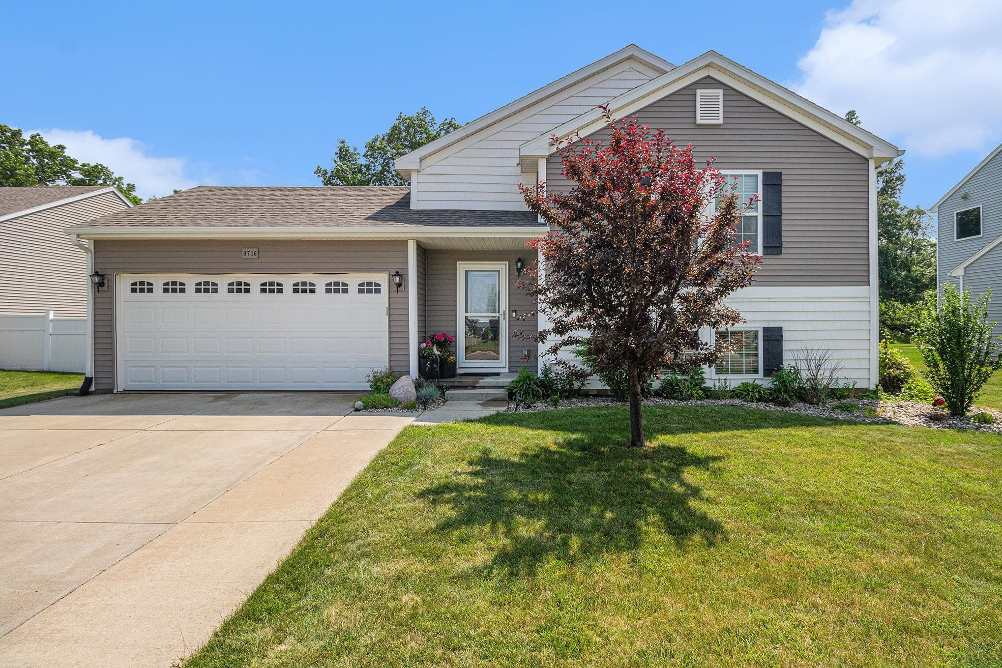 3716 Amber Oaks, Howell, MI 48855 — Photo 2
