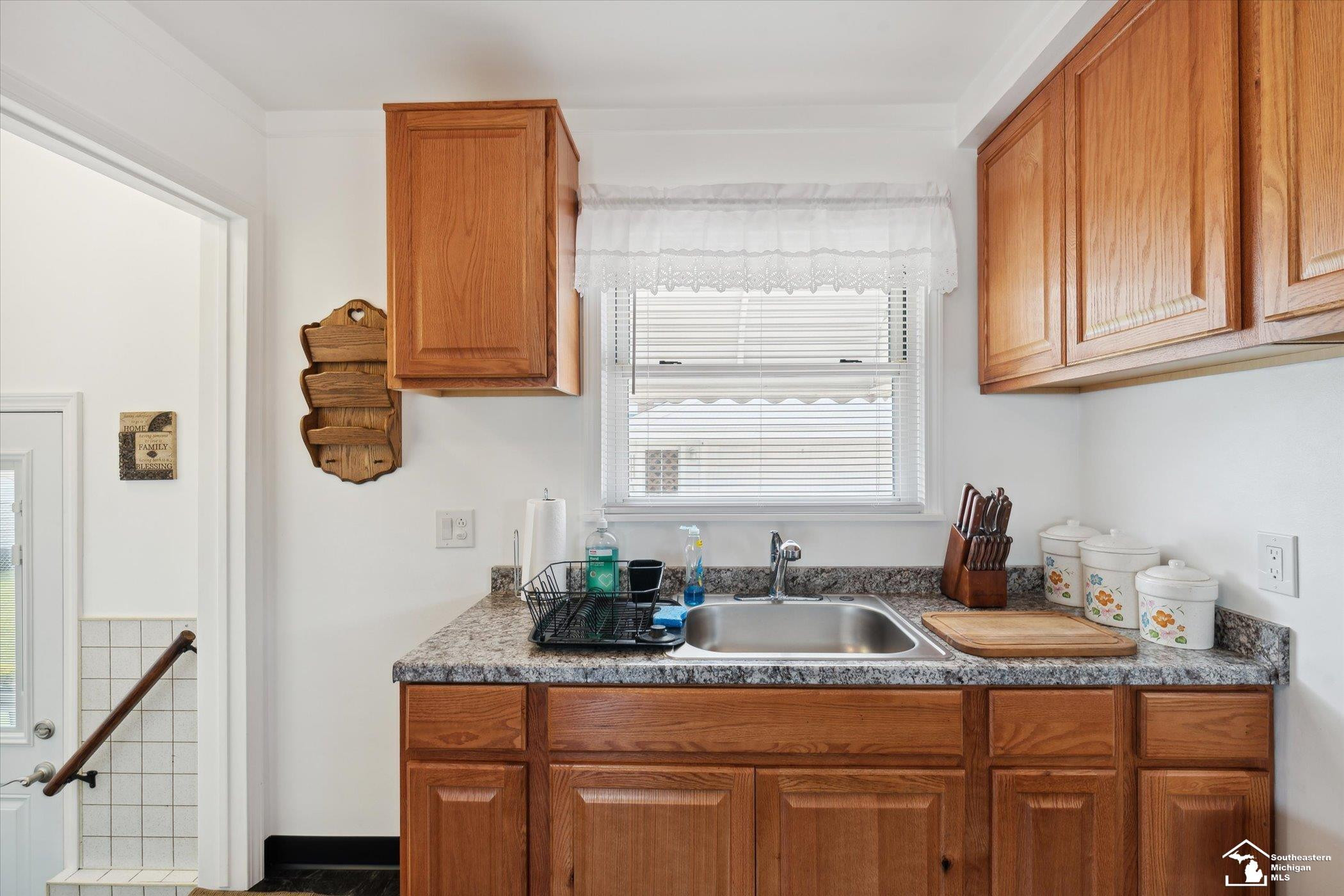 1621 EMMONS Avenue, Lincoln Park, MI 48146 — Photo 12