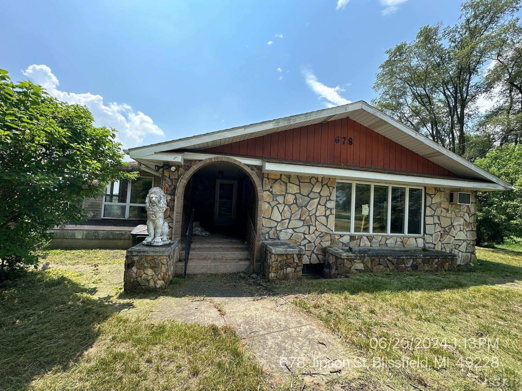 678 Jipson, Blissfield, MI 49228 — front exterior