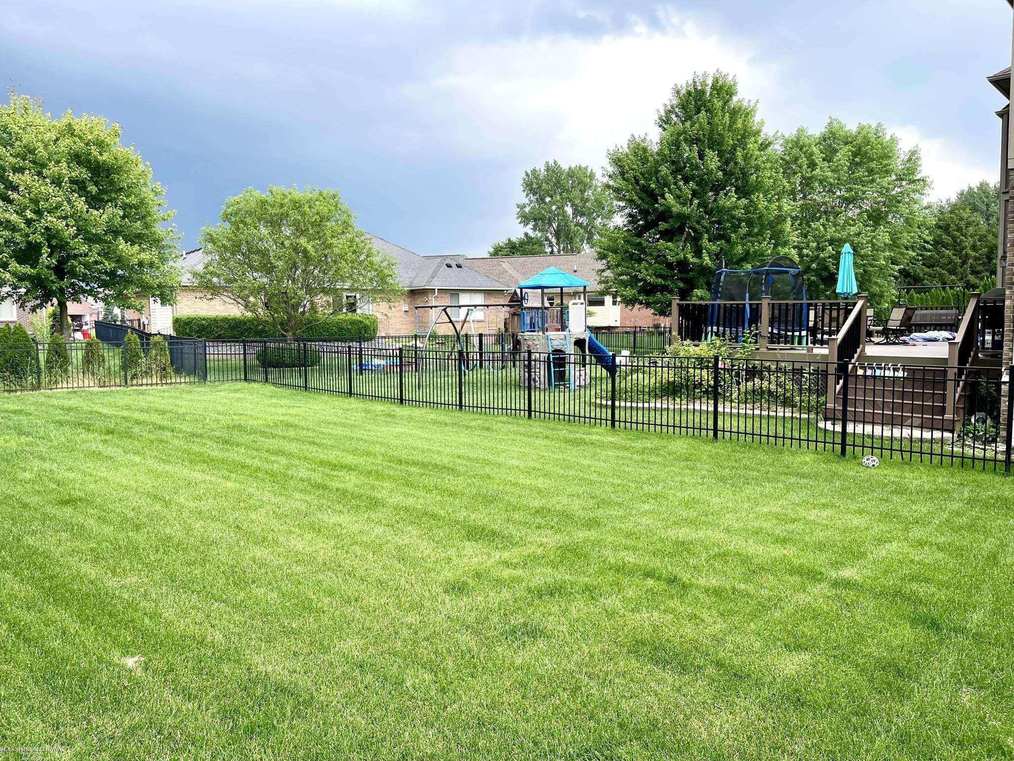 49500 Golden Gate Drive, Macomb, MI 48044 — Photo 45