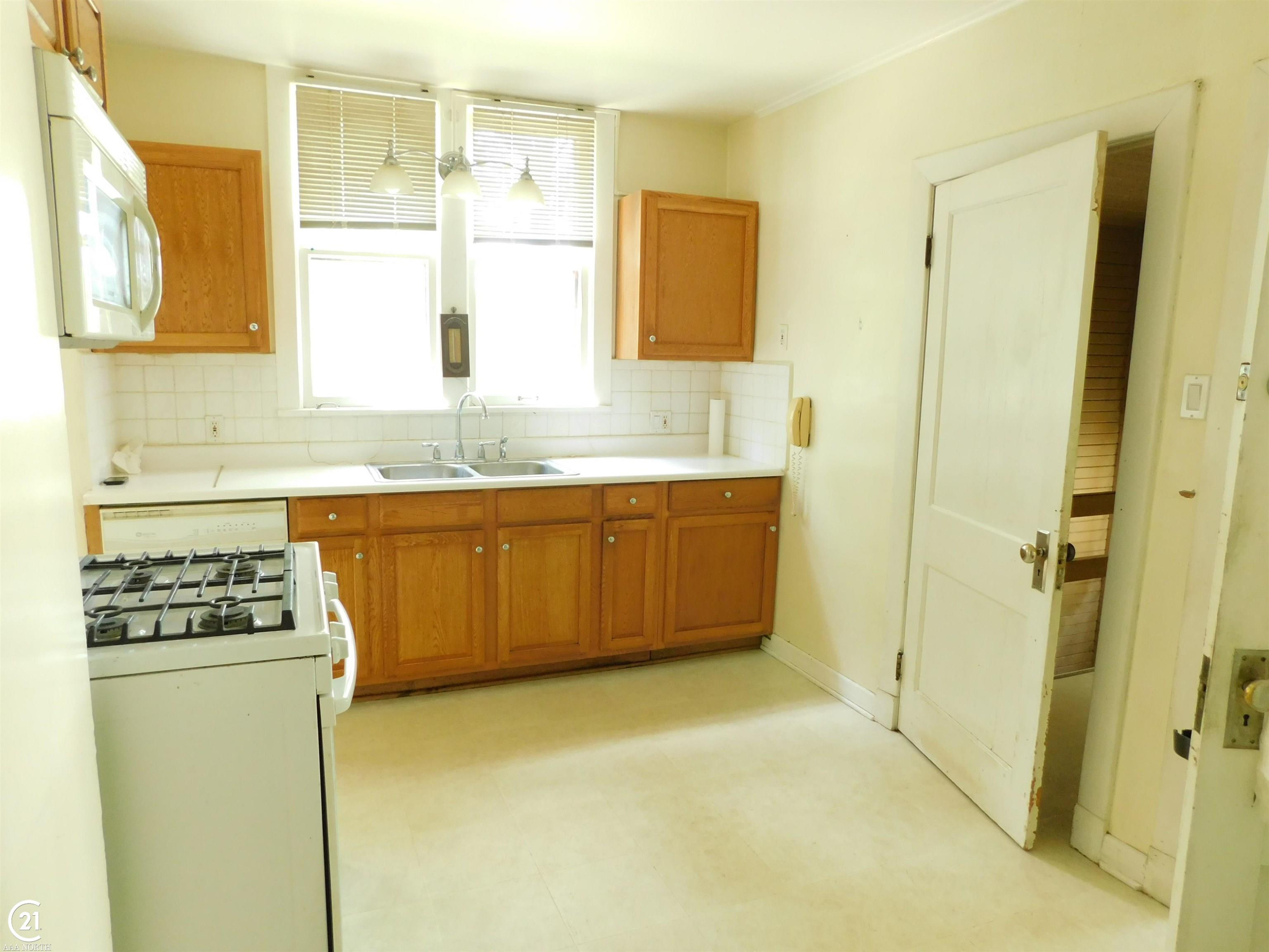 328 W Saint Clair Street, Almont, MI 48003 — Photo 11