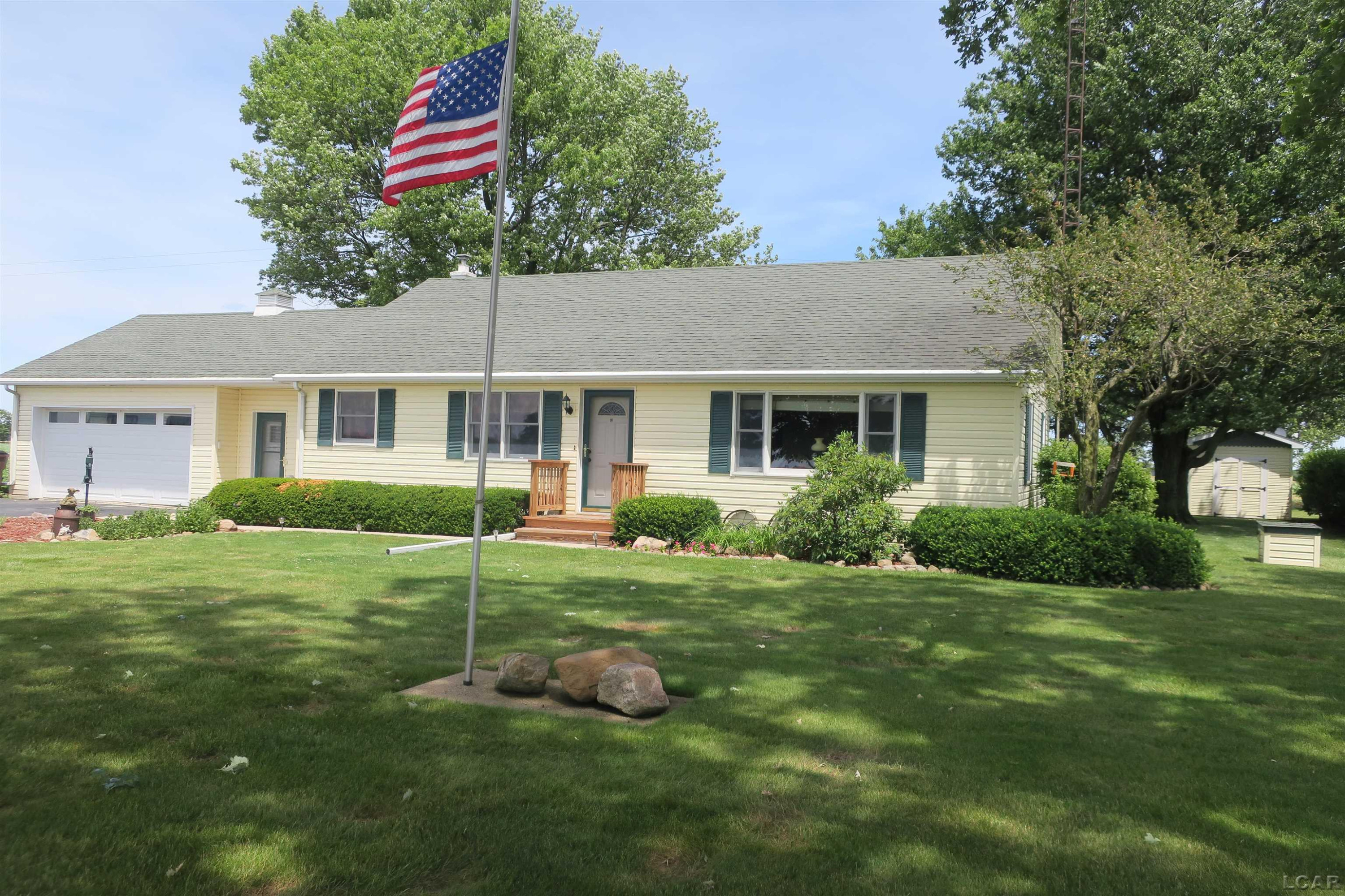 12265 Silberhorn, Blissfield, MI 49228 — front exterior