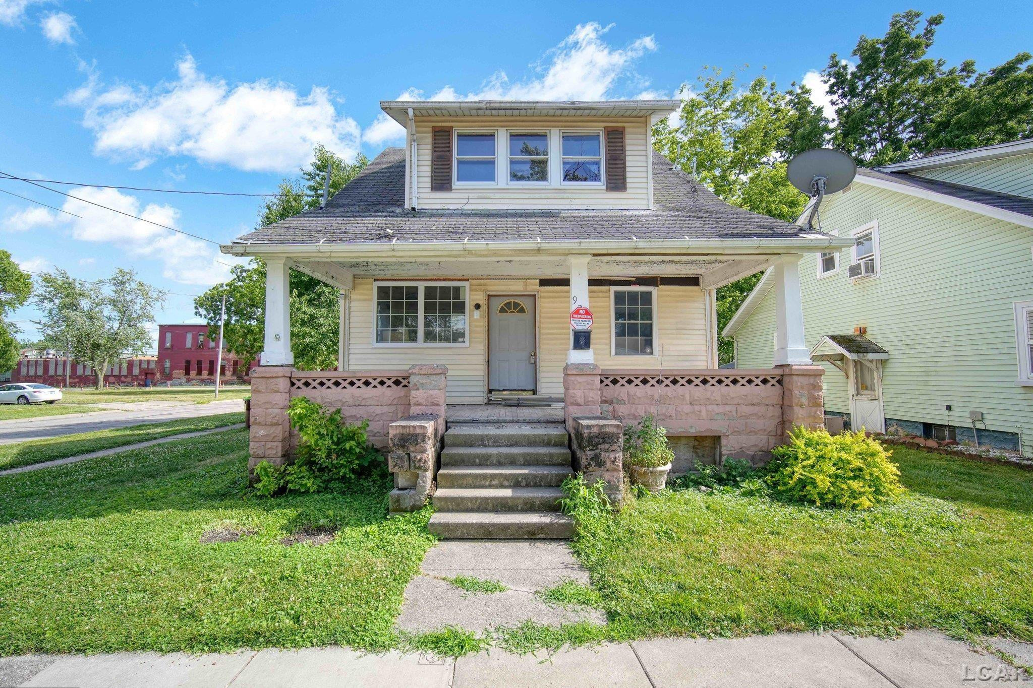 924 Frank, Adrian, MI 49221 — front exterior