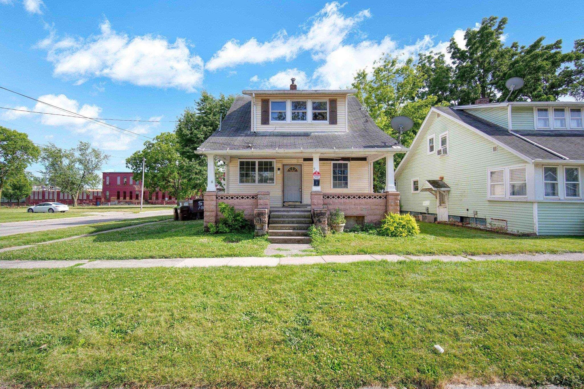 924 Frank, Adrian, MI 49221 — Photo 2