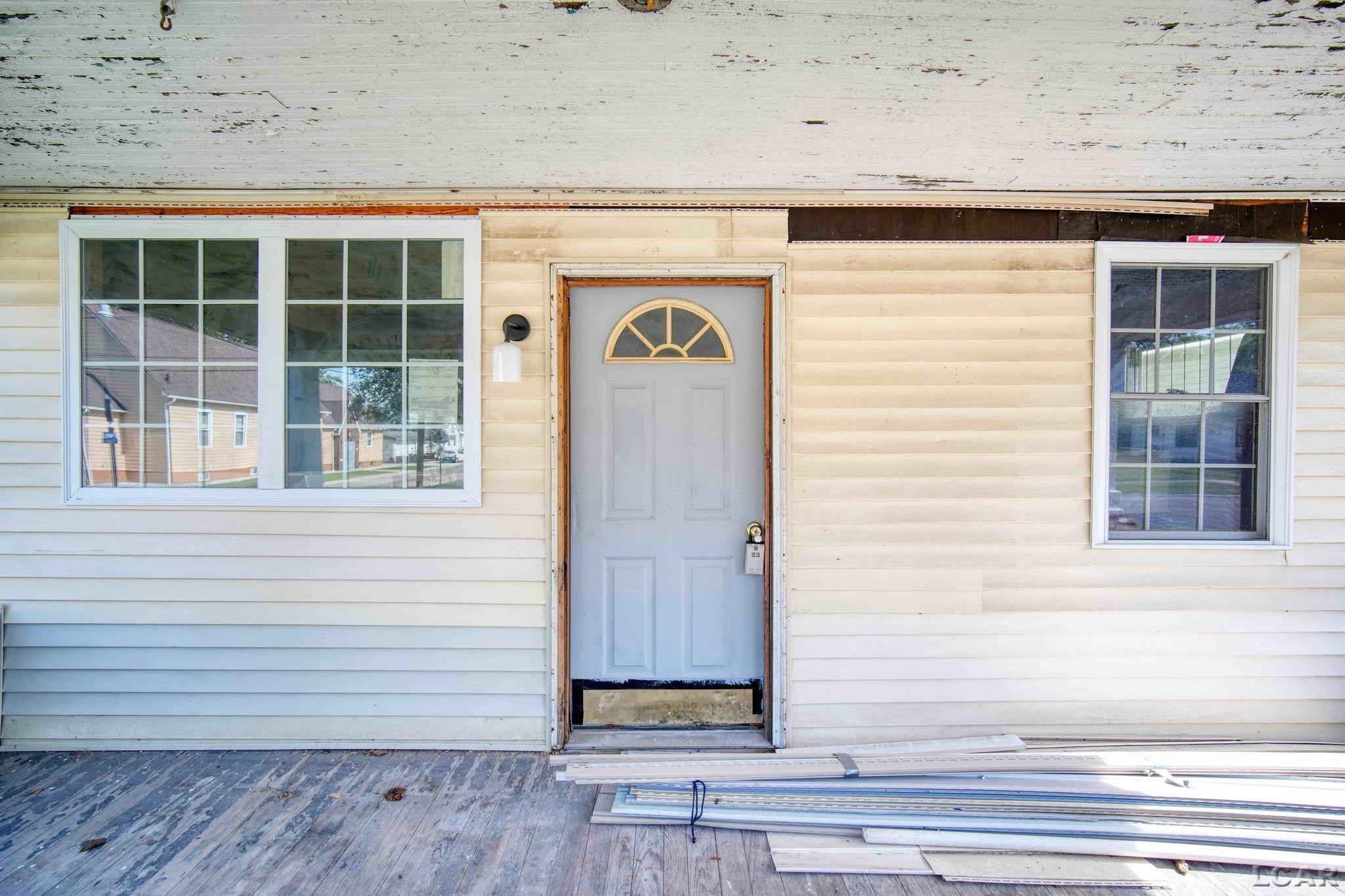 924 Frank, Adrian, MI 49221 — Photo 4