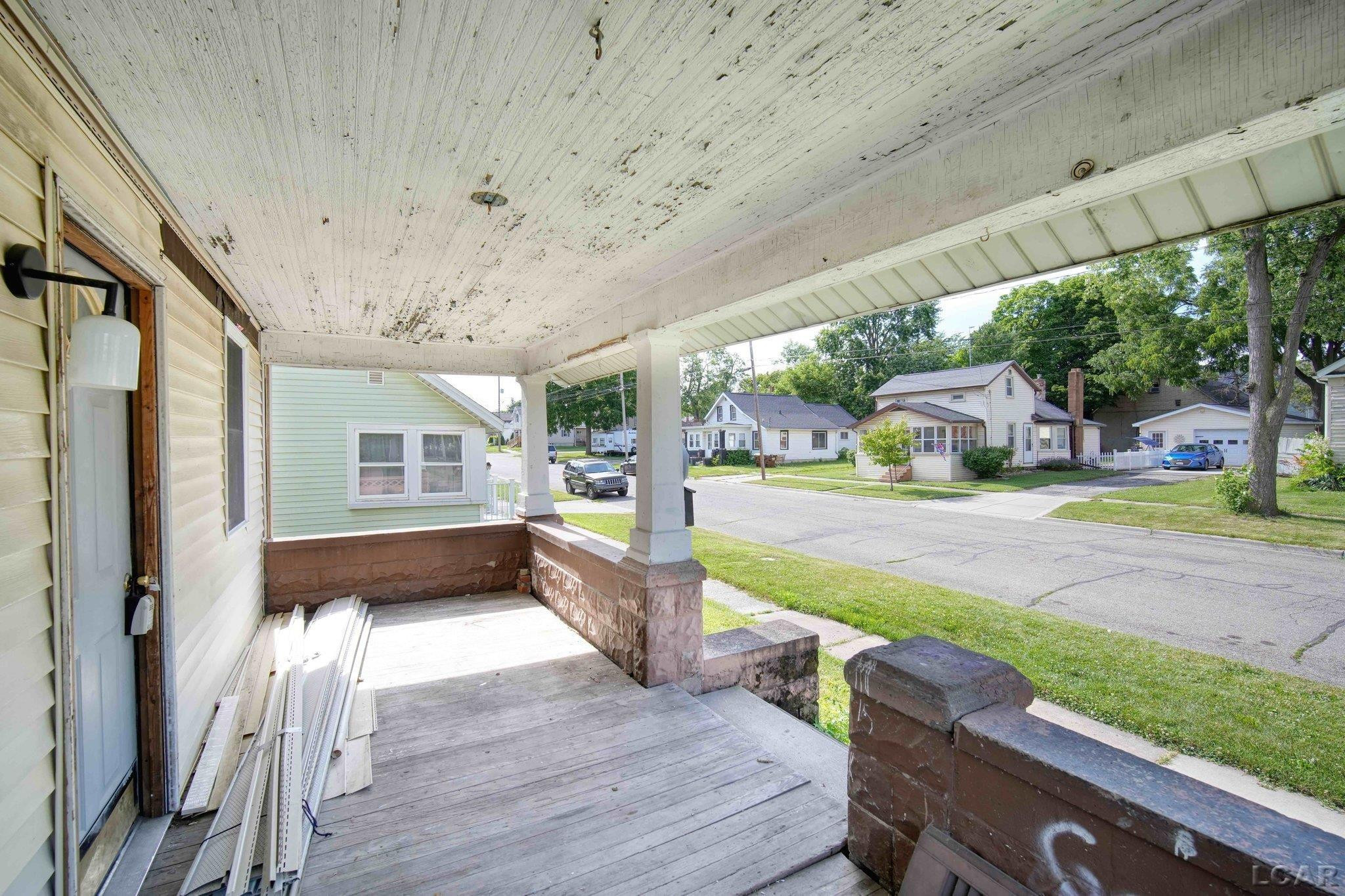924 Frank, Adrian, MI 49221 — Photo 5