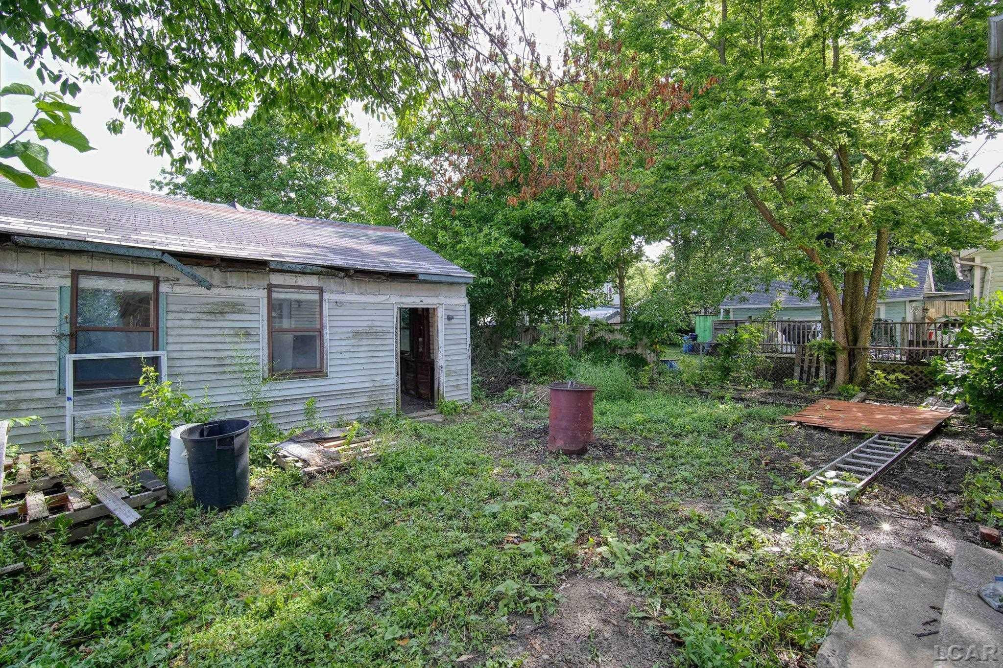 924 Frank, Adrian, MI 49221 — Photo 32