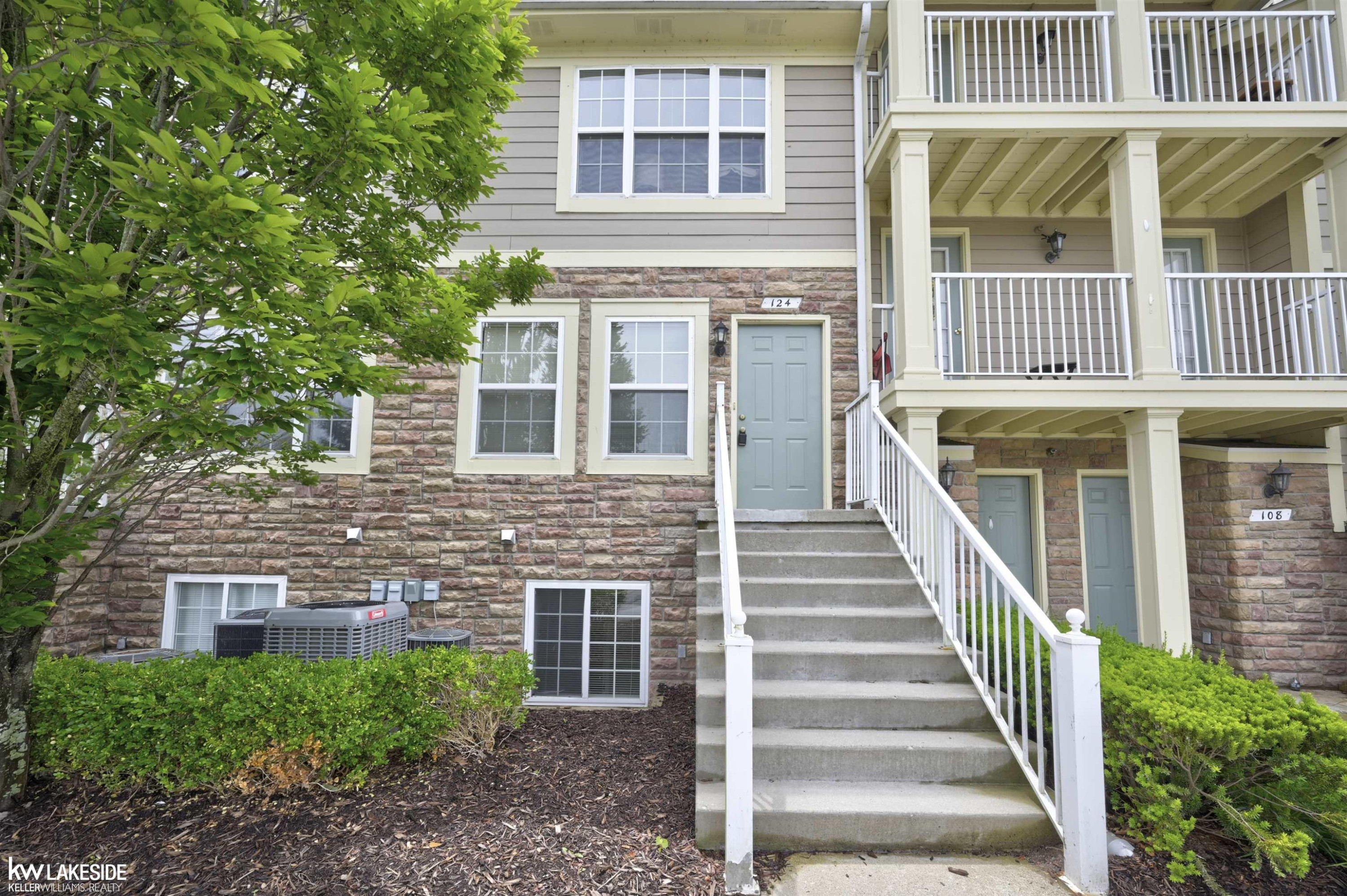 124 Park Green Drive, Lake Orion, MI 48362 — front exterior