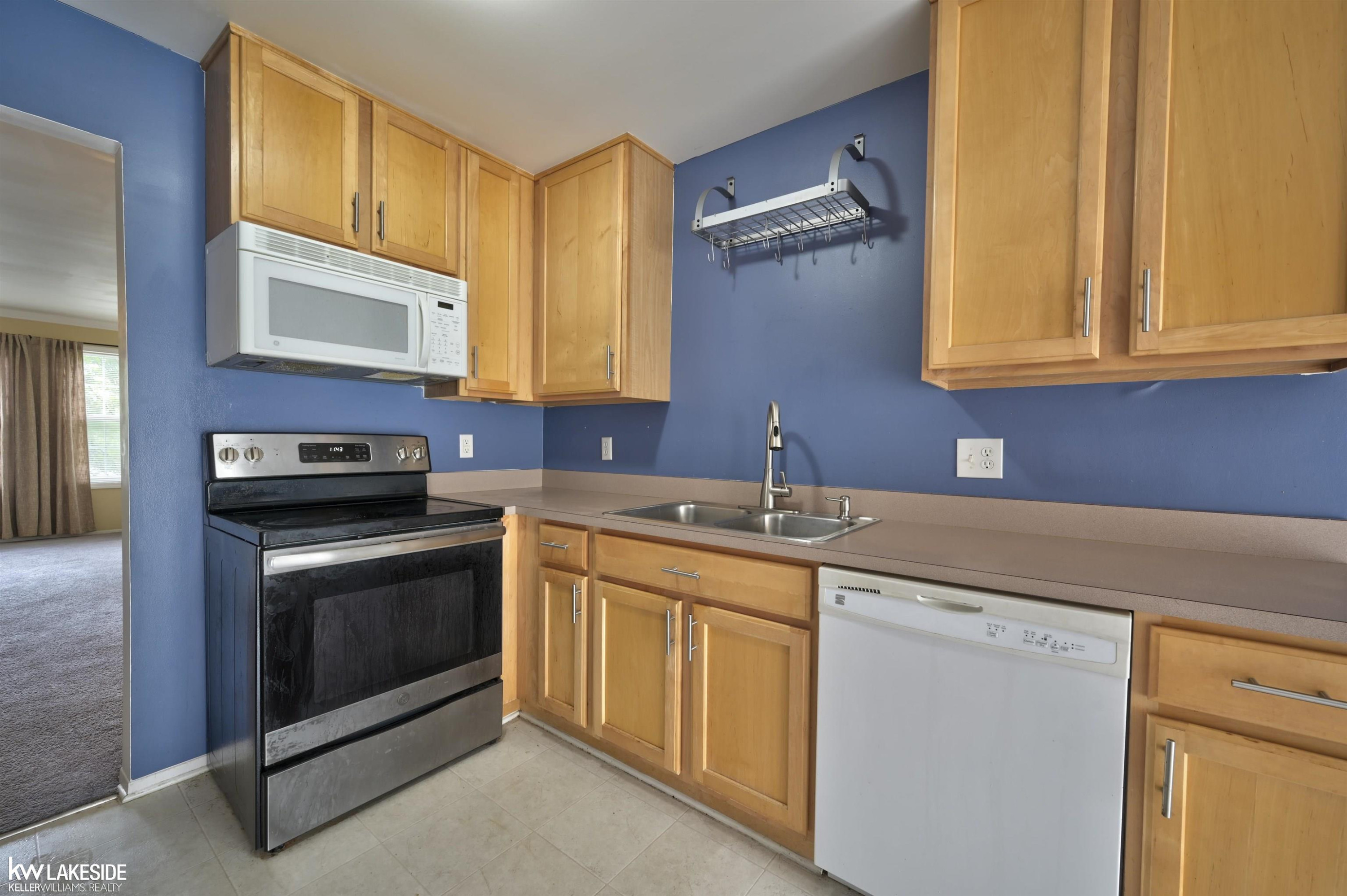 124 Park Green Drive, Lake Orion, MI 48362 — Photo 7