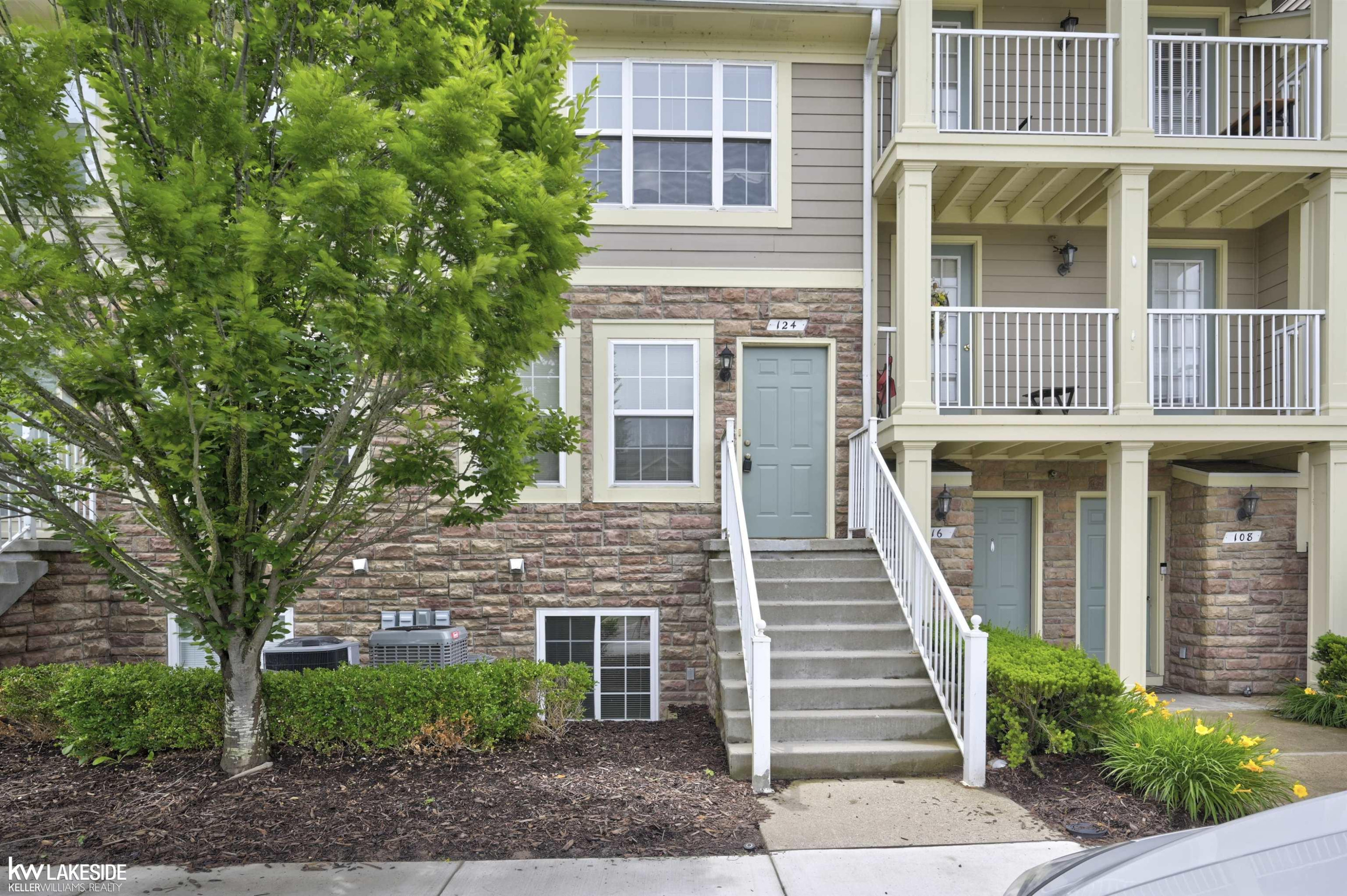 124 Park Green Drive, Lake Orion, MI 48362 — Photo 32