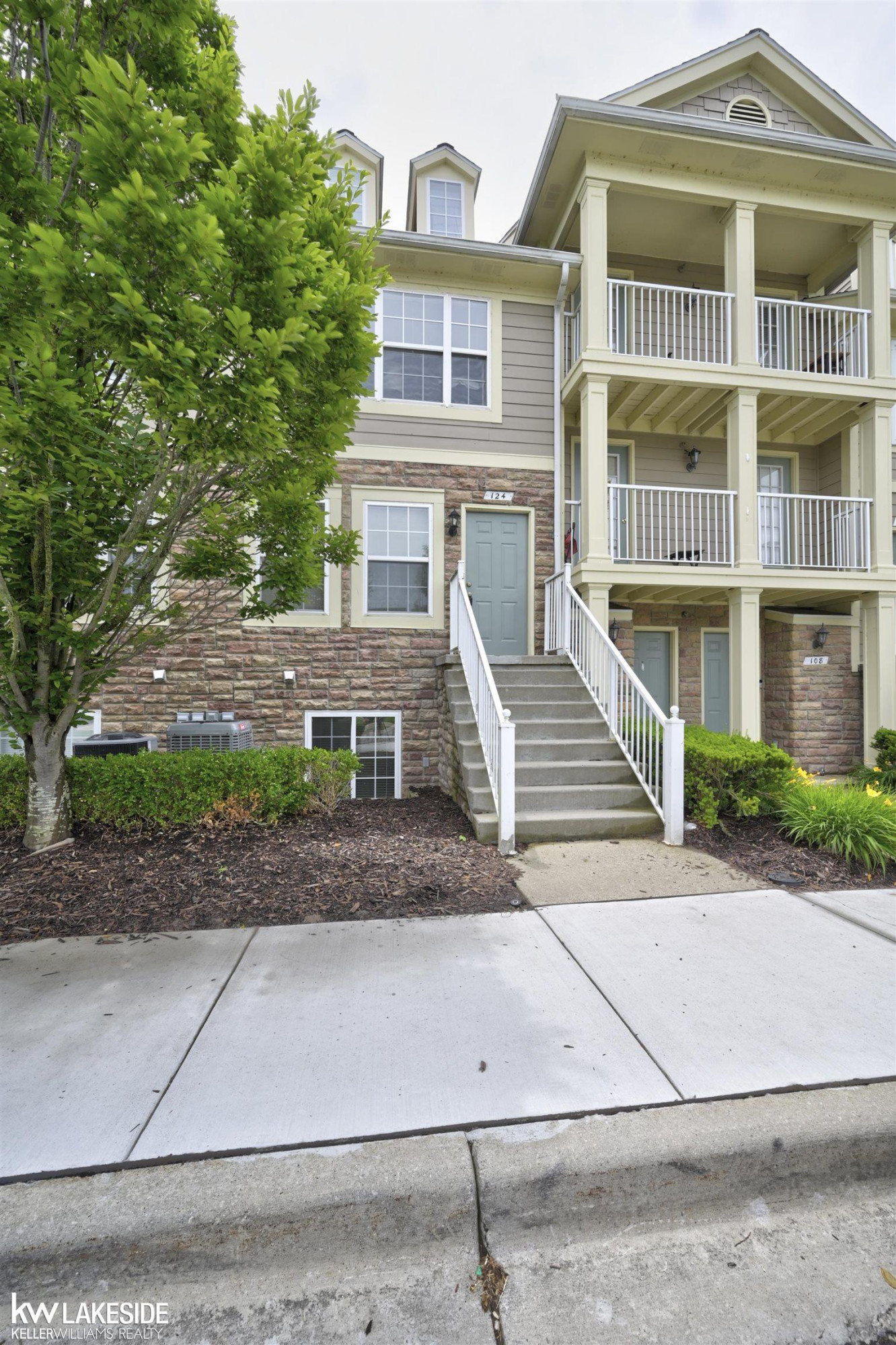124 Park Green Drive, Lake Orion, MI 48362 — Photo 33
