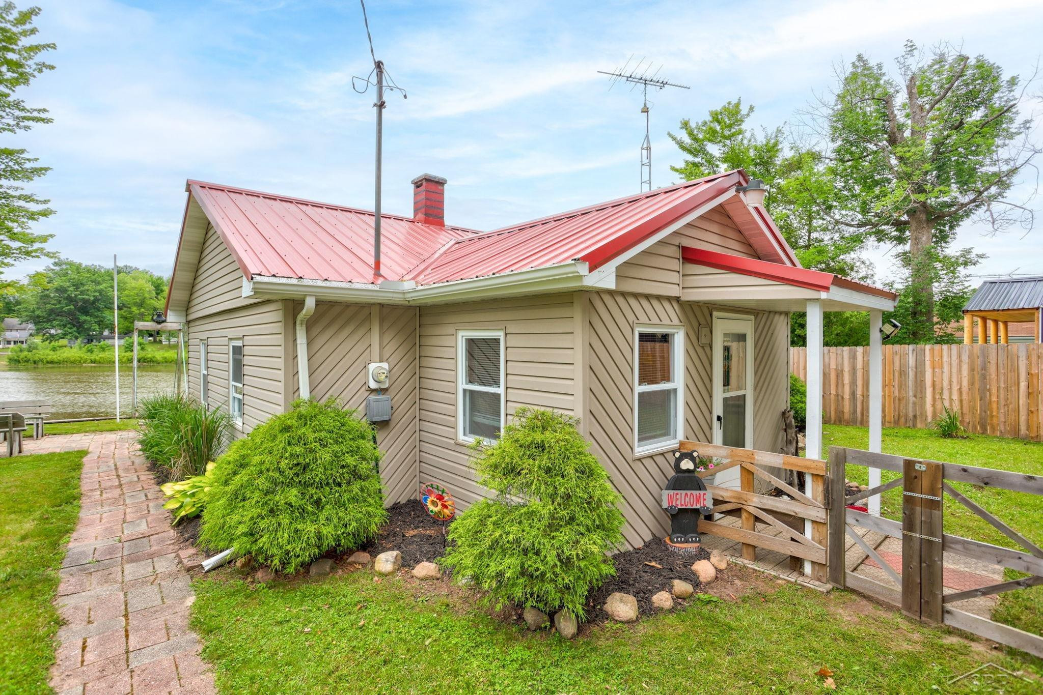 625 E Sun Oil, Gladwin, MI 48624 — front exterior