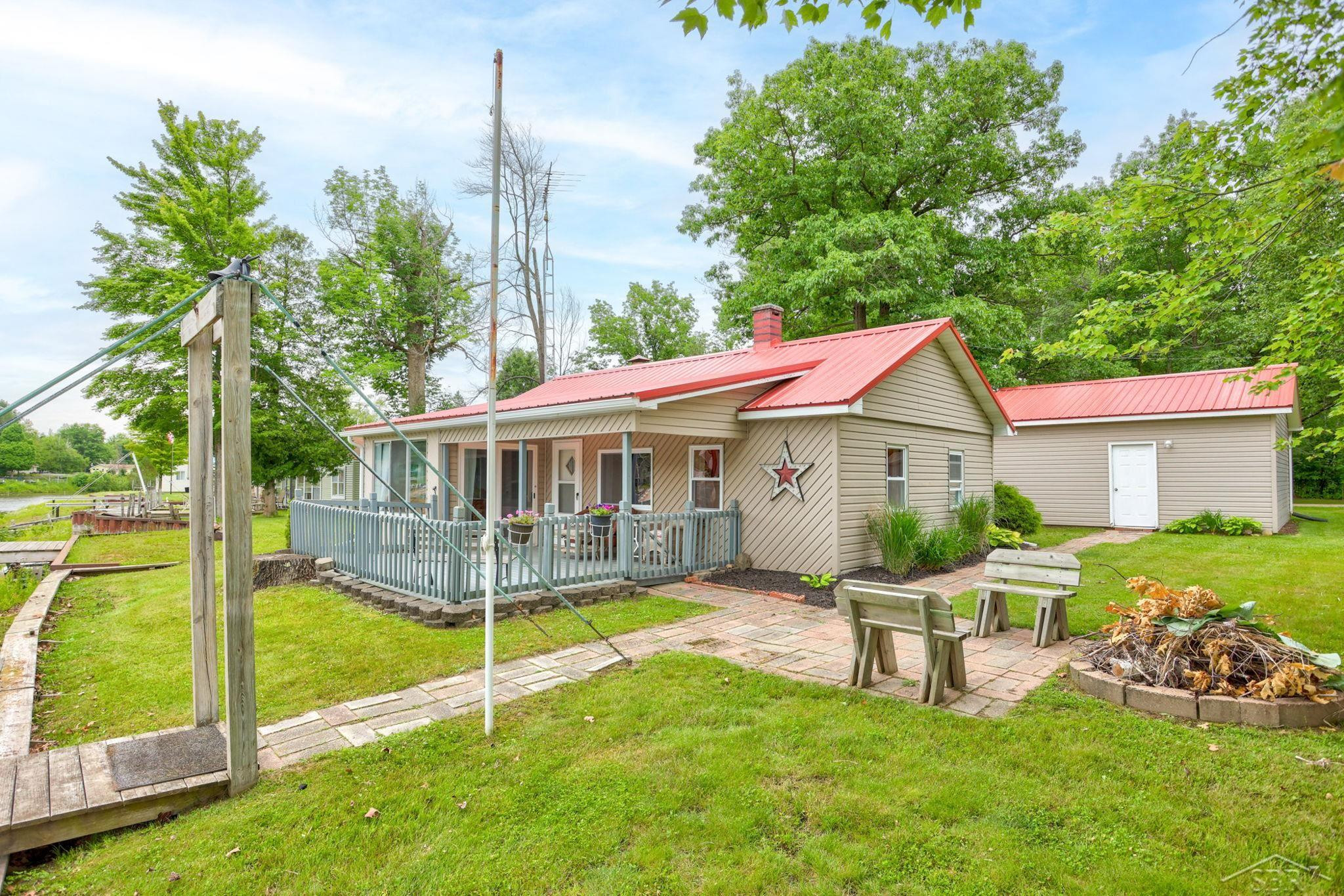 625 E Sun Oil, Gladwin, MI 48624 — Photo 3
