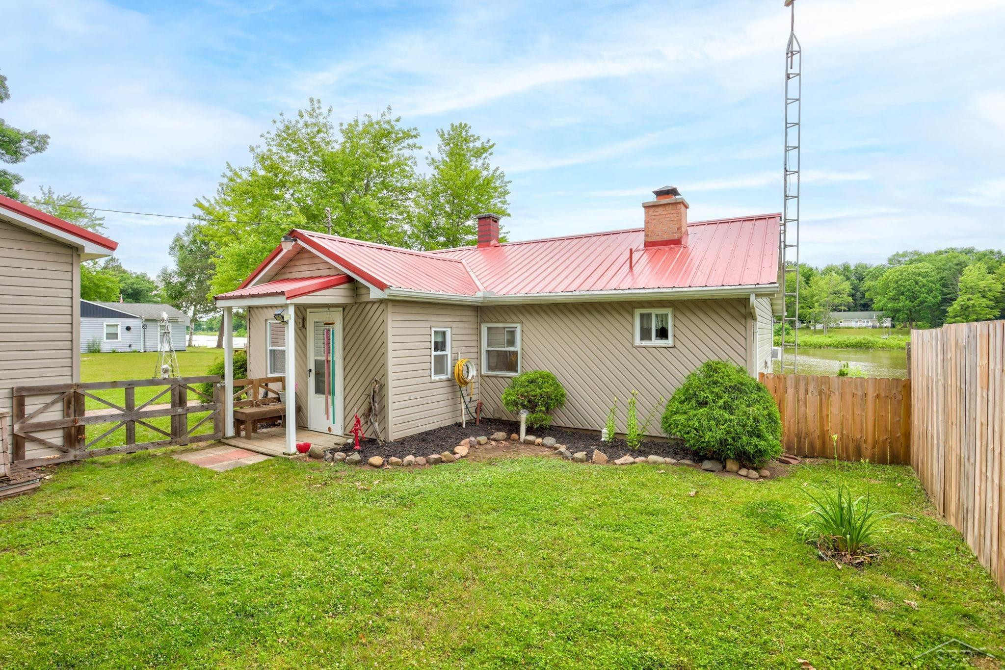 625 E Sun Oil, Gladwin, MI 48624 — Photo 4