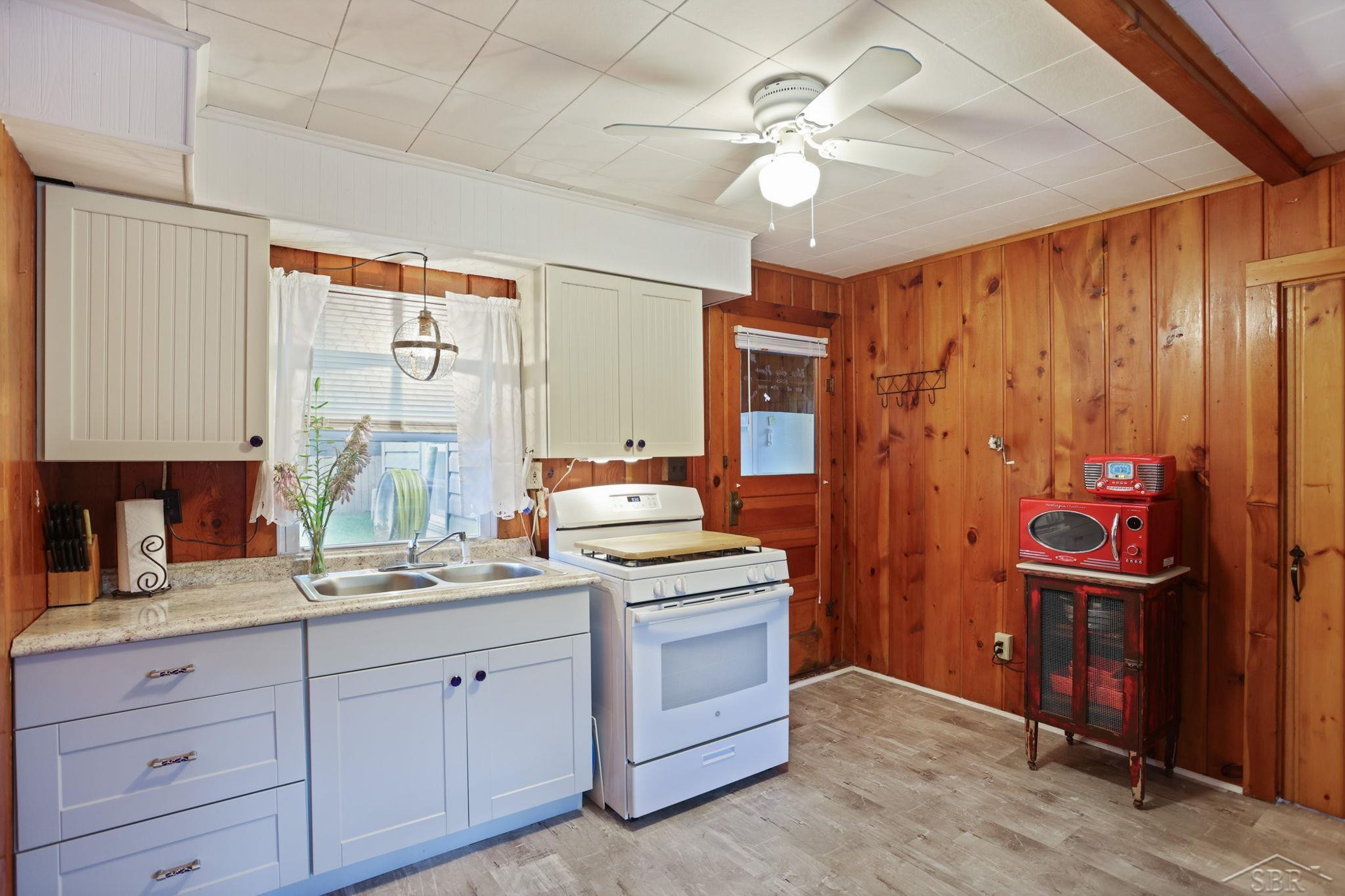 625 E Sun Oil, Gladwin, MI 48624 — Photo 7