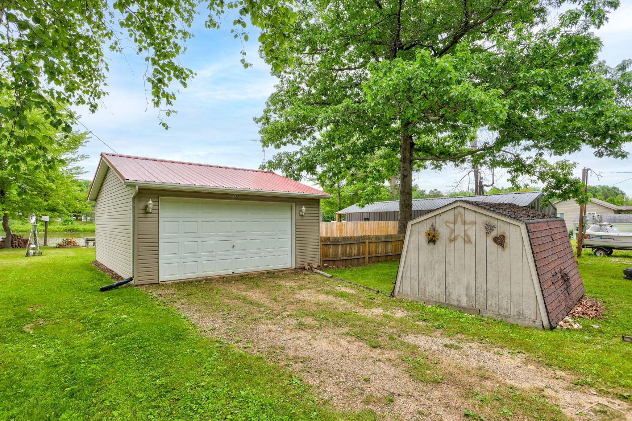 625 E Sun Oil, Gladwin, MI 48624 — Photo 32