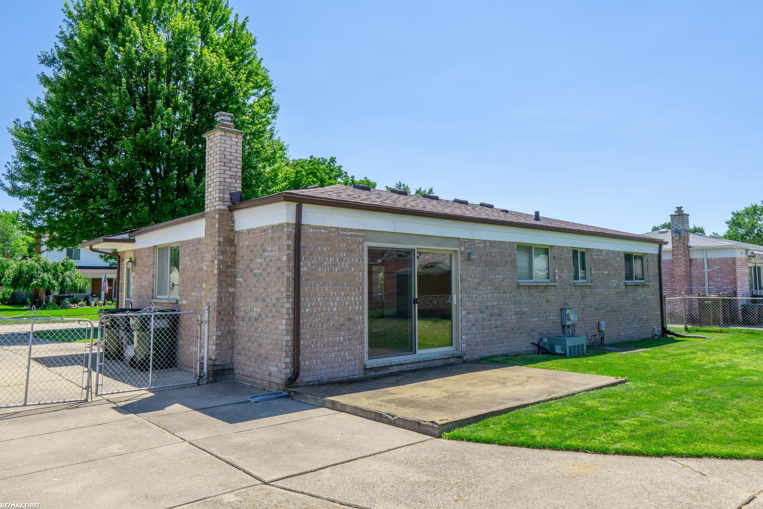 8655 Alwardt Drive, Sterling Heights, MI 48313 — Photo 4