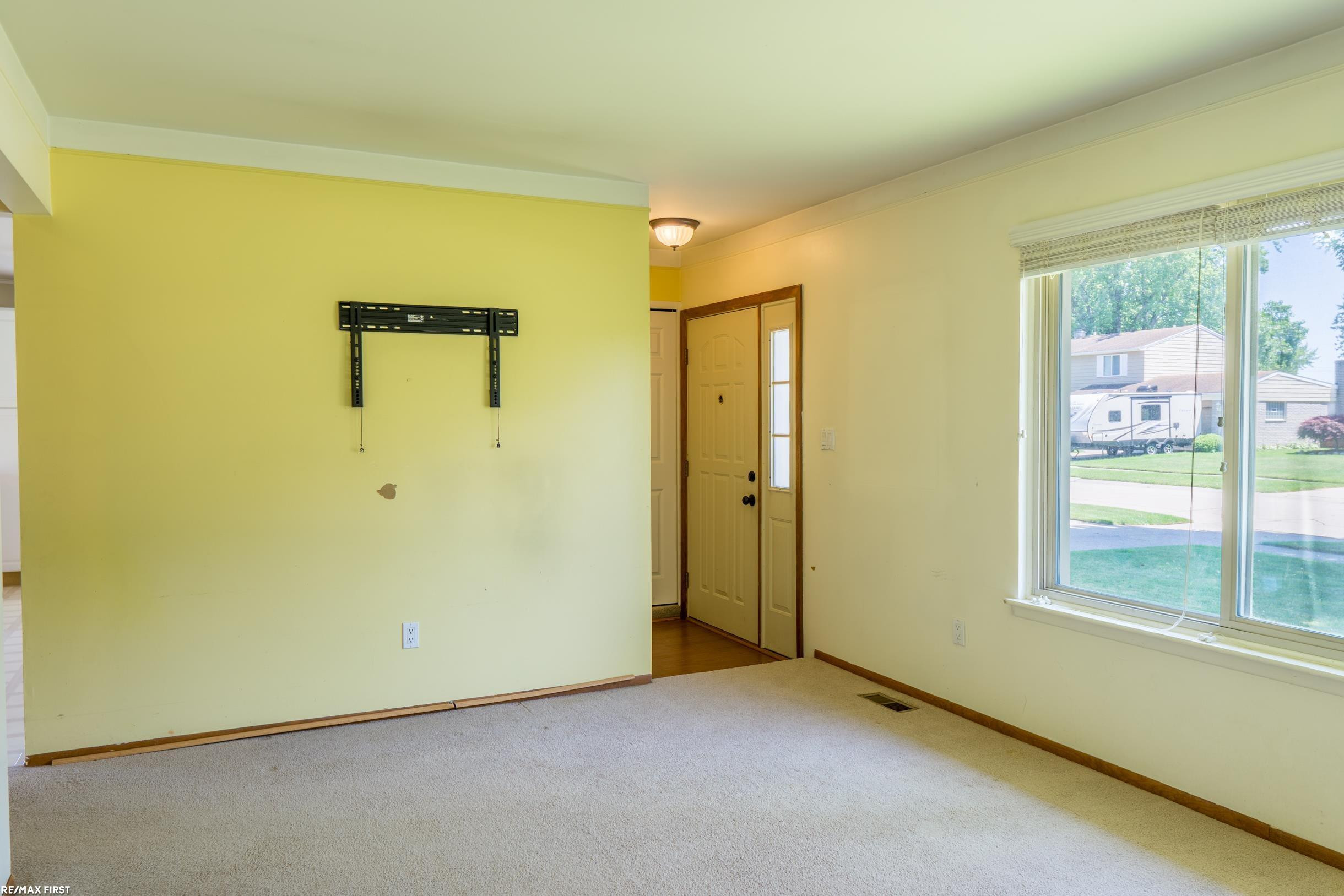 8655 Alwardt Drive, Sterling Heights, MI 48313 — Photo 9