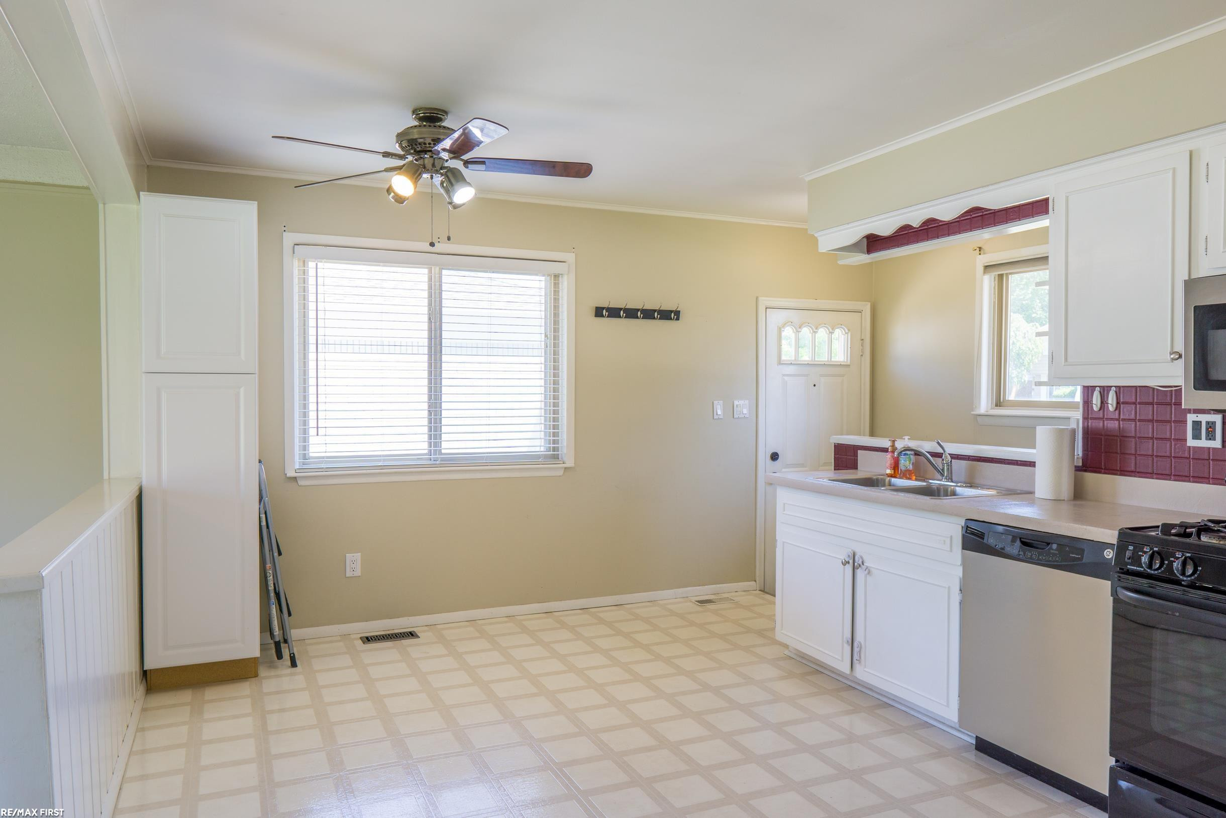8655 Alwardt Drive, Sterling Heights, MI 48313 — Photo 11