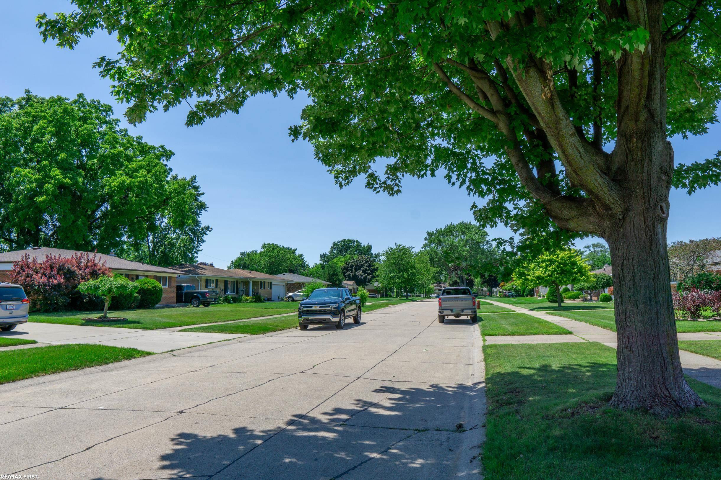 8655 Alwardt Drive, Sterling Heights, MI 48313 — Photo 29
