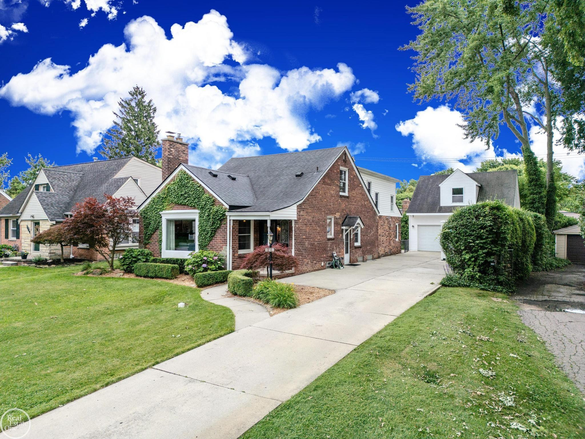 951 HAMPTON Street, Grosse Pointe Woods, MI 48236 — Photo 3