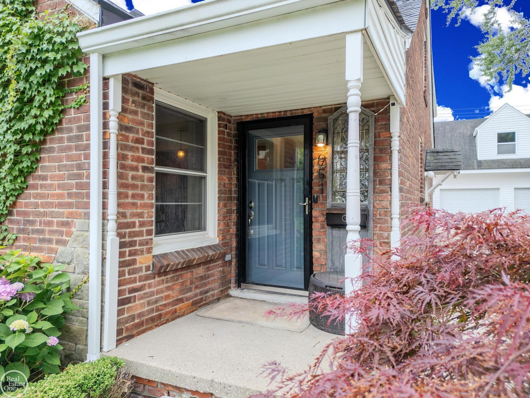 951 HAMPTON Street, Grosse Pointe Woods, MI 48236 — Photo 6