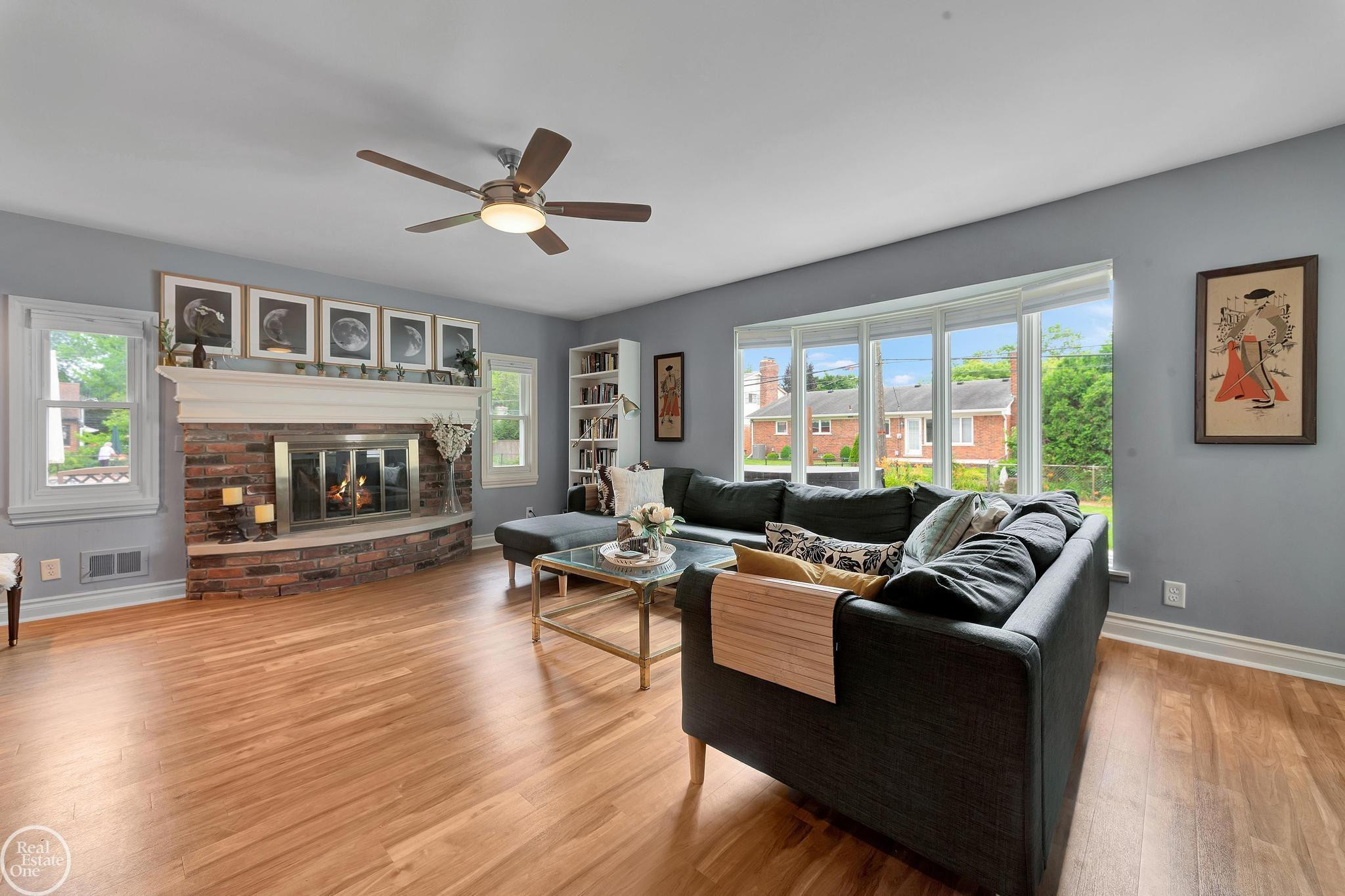 951 HAMPTON Street, Grosse Pointe Woods, MI 48236 — Photo 8