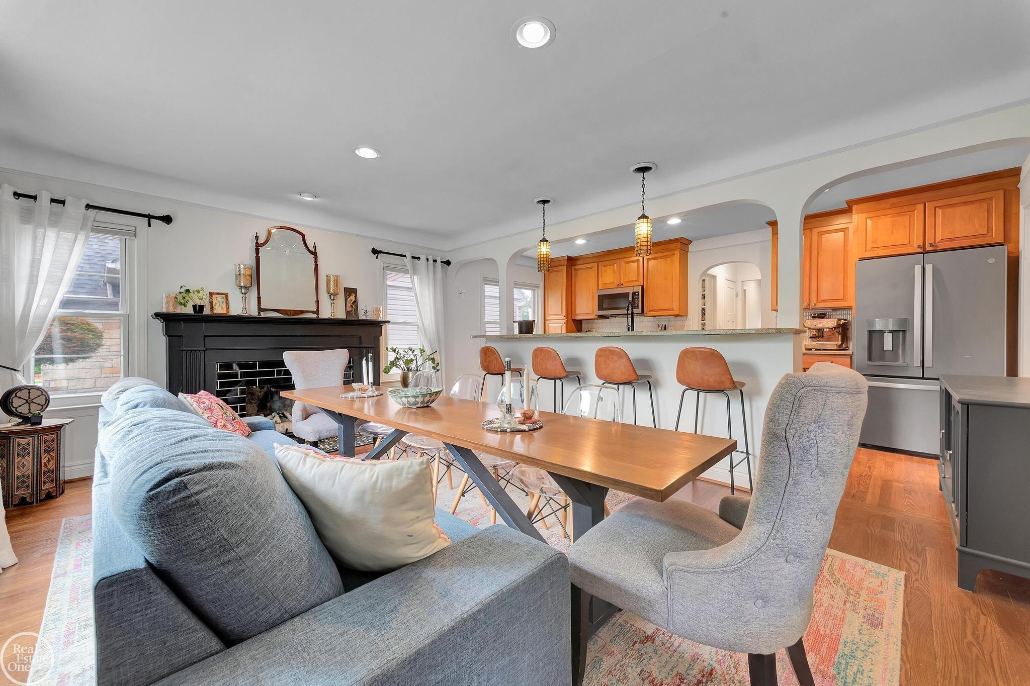 951 HAMPTON Street, Grosse Pointe Woods, MI 48236 — Photo 12