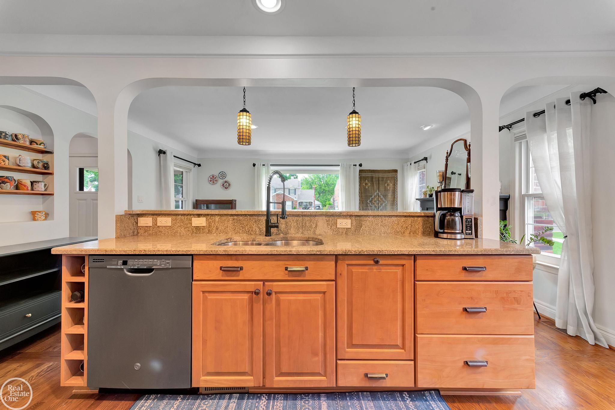 951 HAMPTON Street, Grosse Pointe Woods, MI 48236 — Photo 16