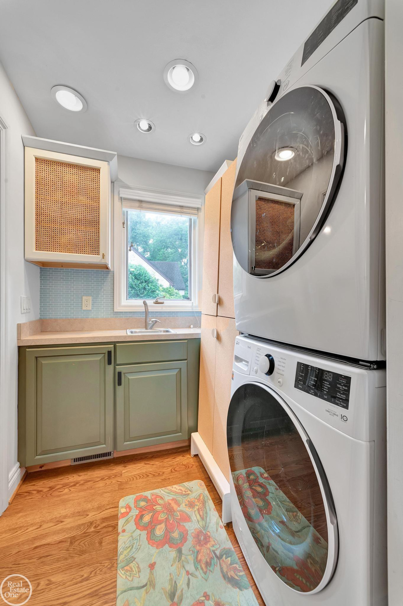 951 HAMPTON Street, Grosse Pointe Woods, MI 48236 — Photo 22