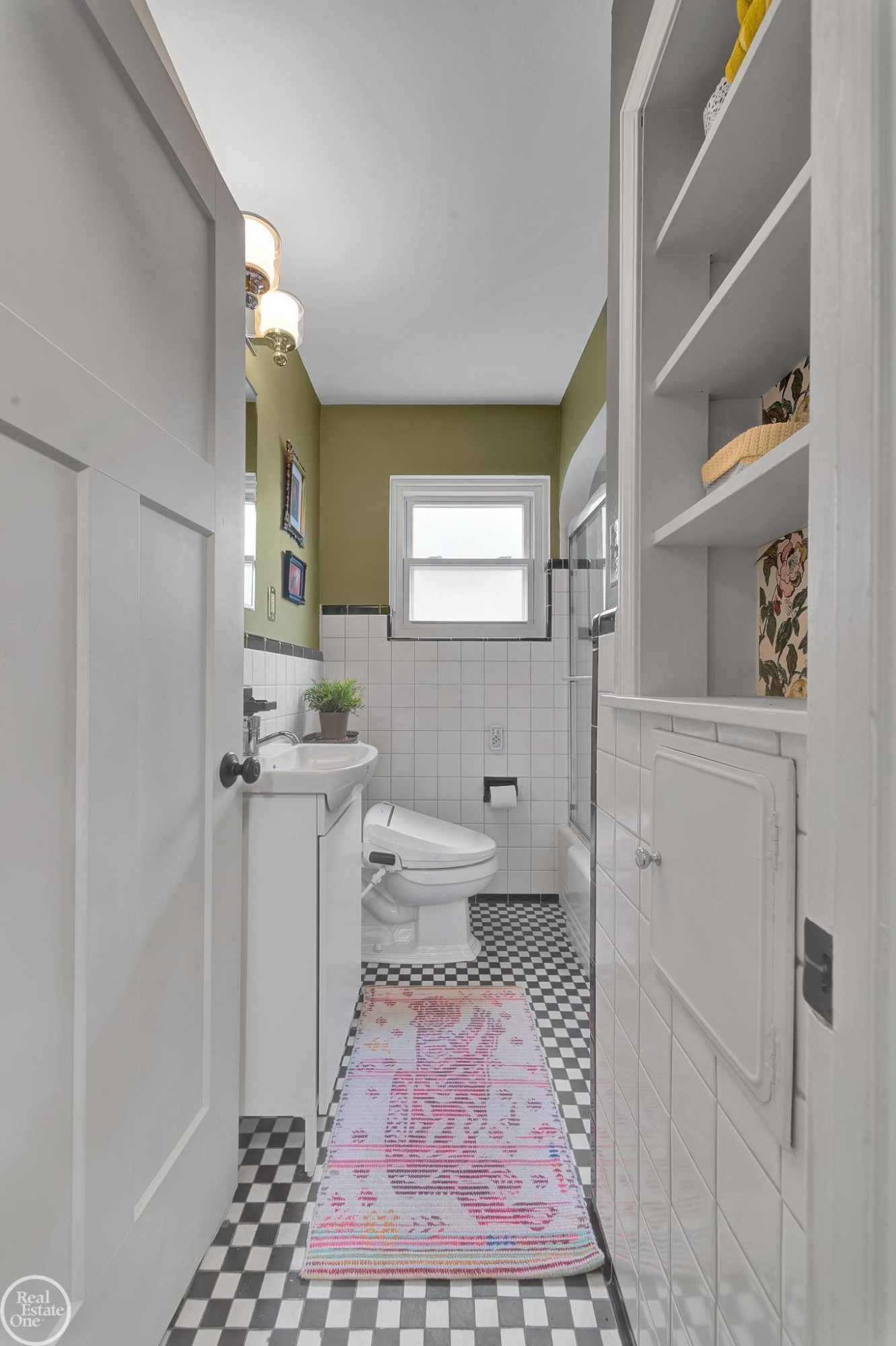 951 HAMPTON Street, Grosse Pointe Woods, MI 48236 — Photo 25