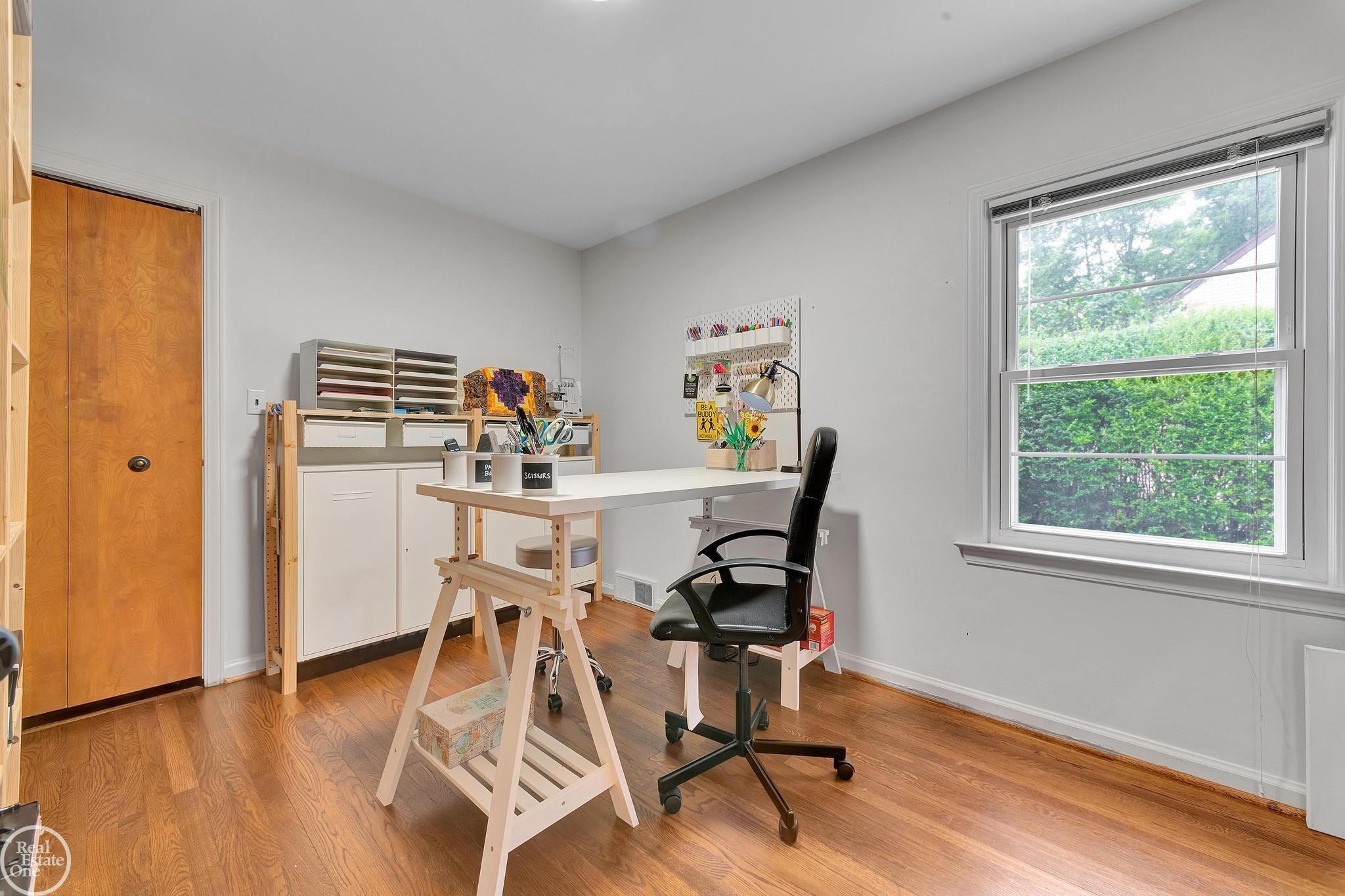 951 HAMPTON Street, Grosse Pointe Woods, MI 48236 — Photo 27