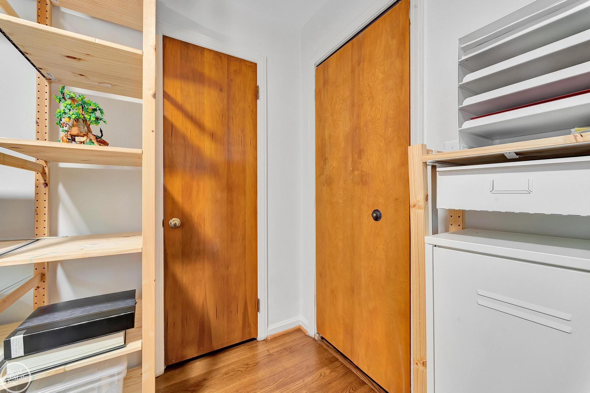 951 HAMPTON Street, Grosse Pointe Woods, MI 48236 — Photo 28