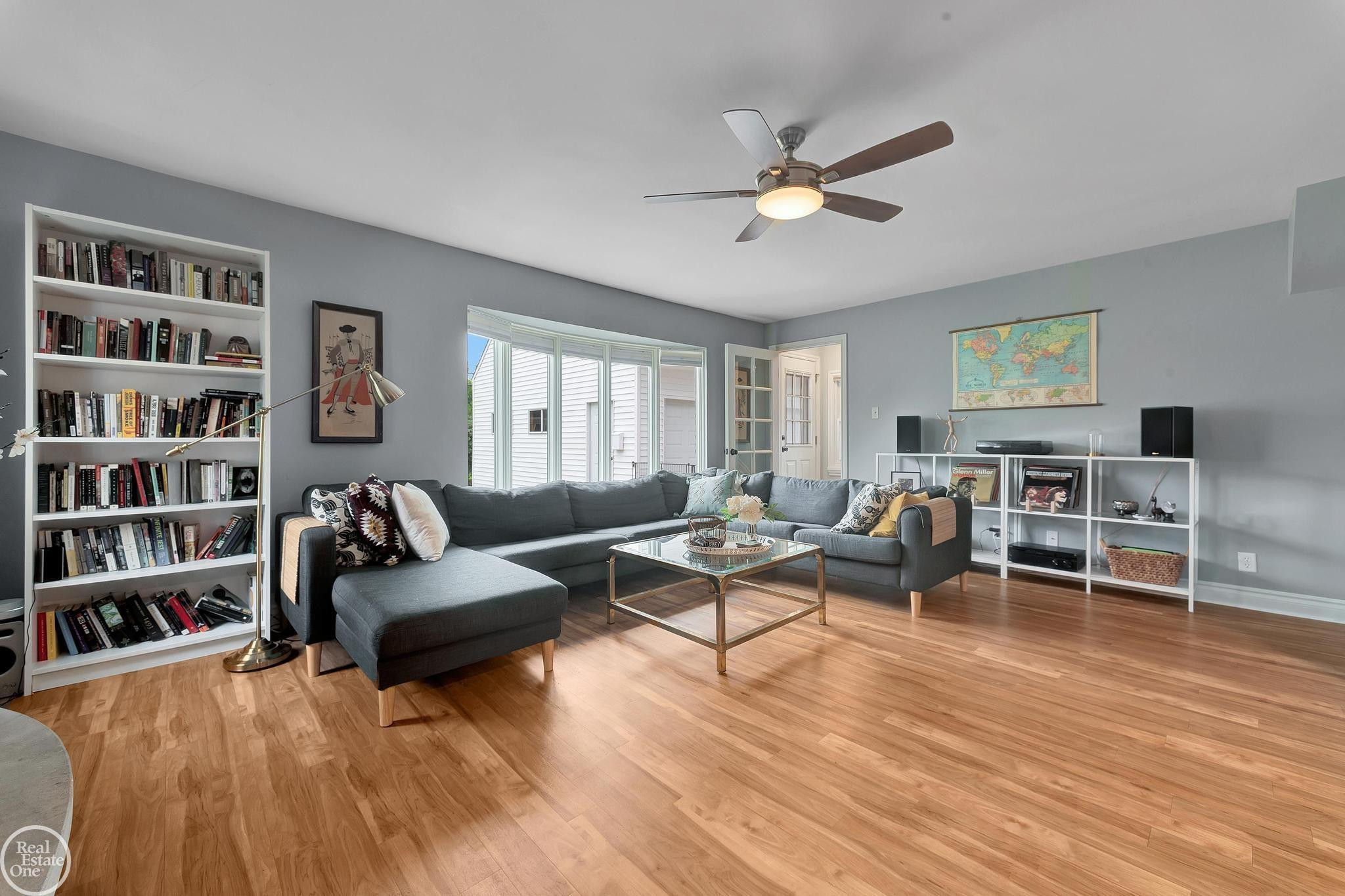 951 HAMPTON Street, Grosse Pointe Woods, MI 48236 — Photo 30