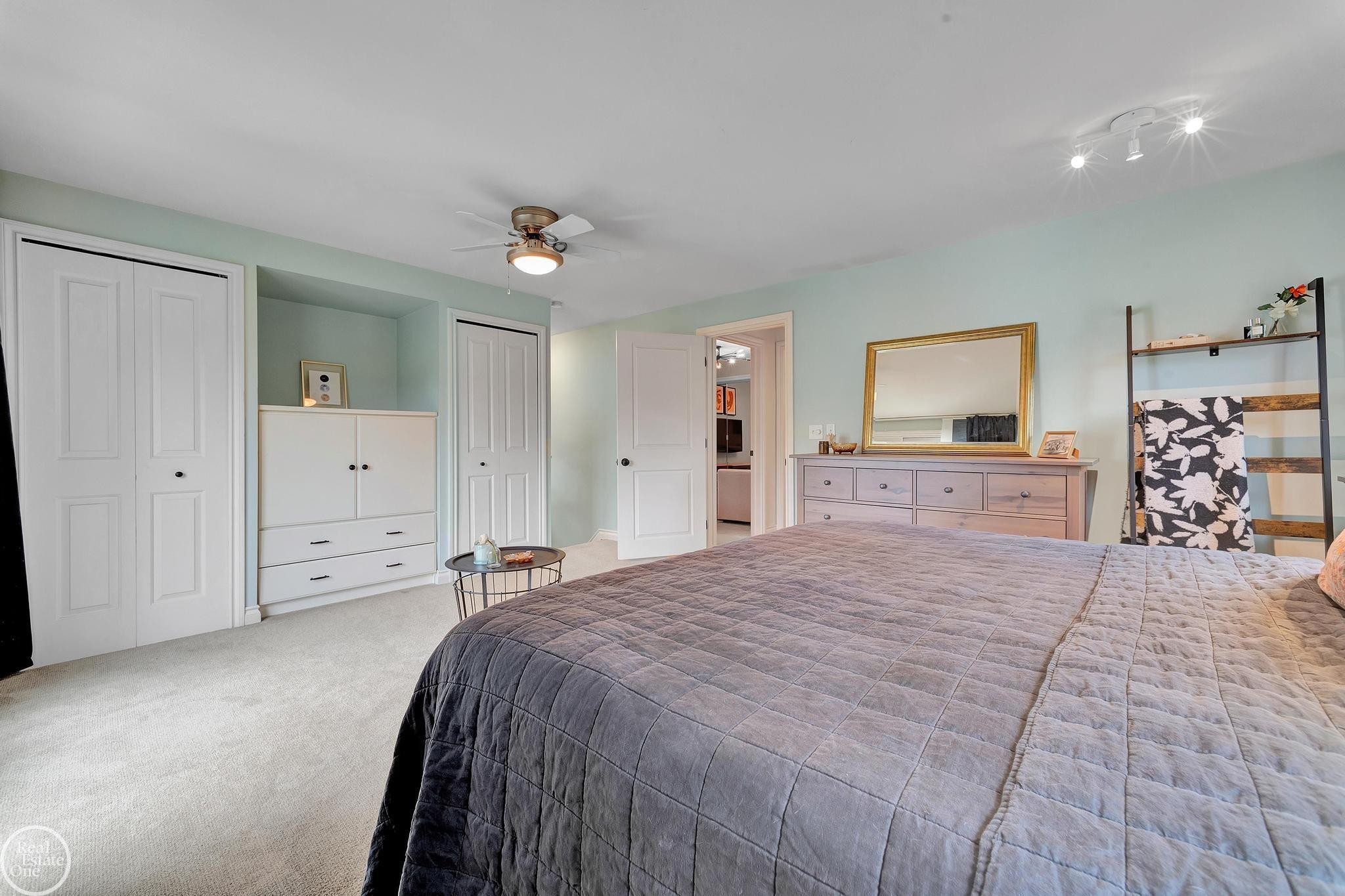 951 HAMPTON Street, Grosse Pointe Woods, MI 48236 — Photo 31