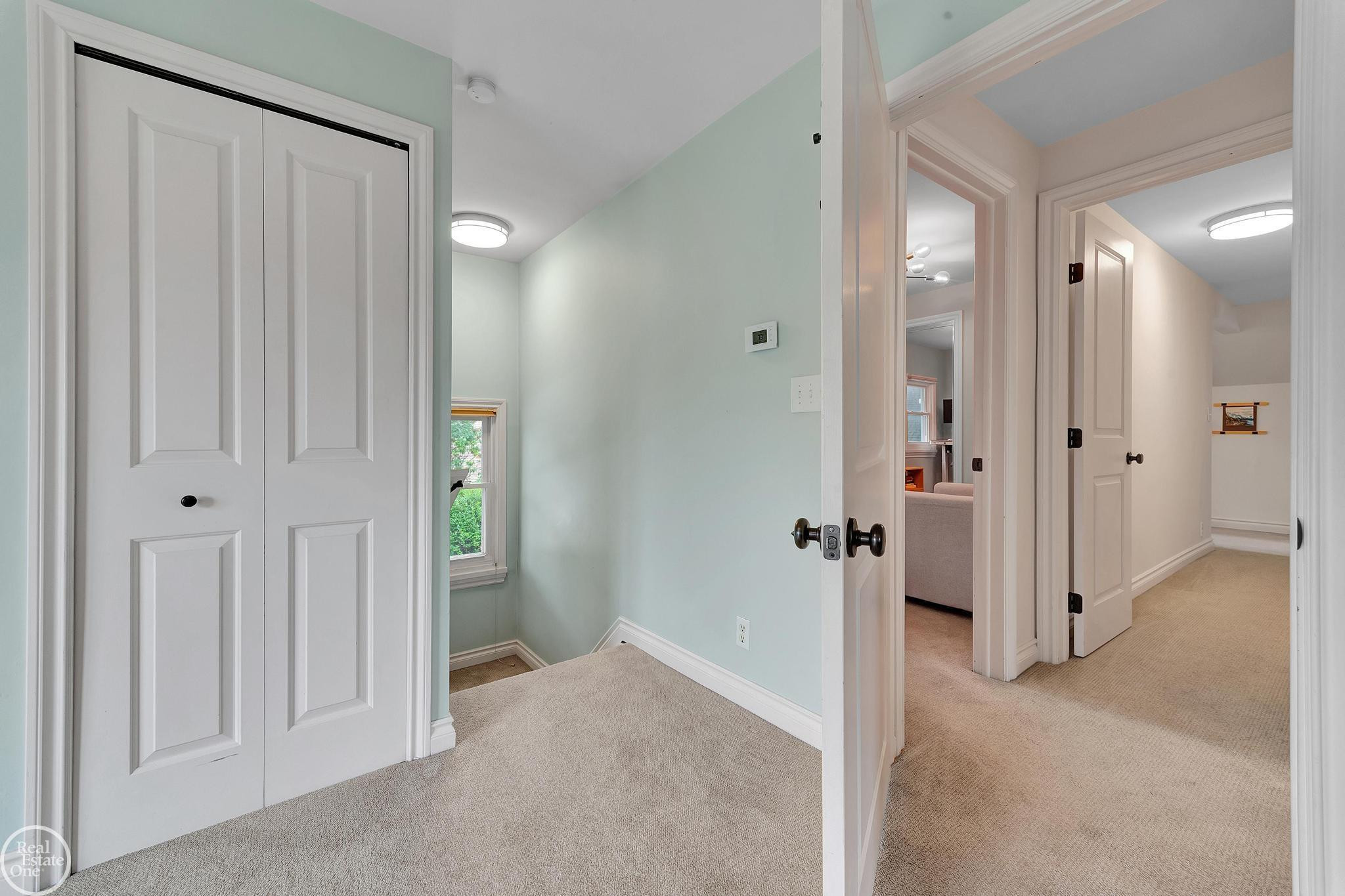 951 HAMPTON Street, Grosse Pointe Woods, MI 48236 — Photo 32