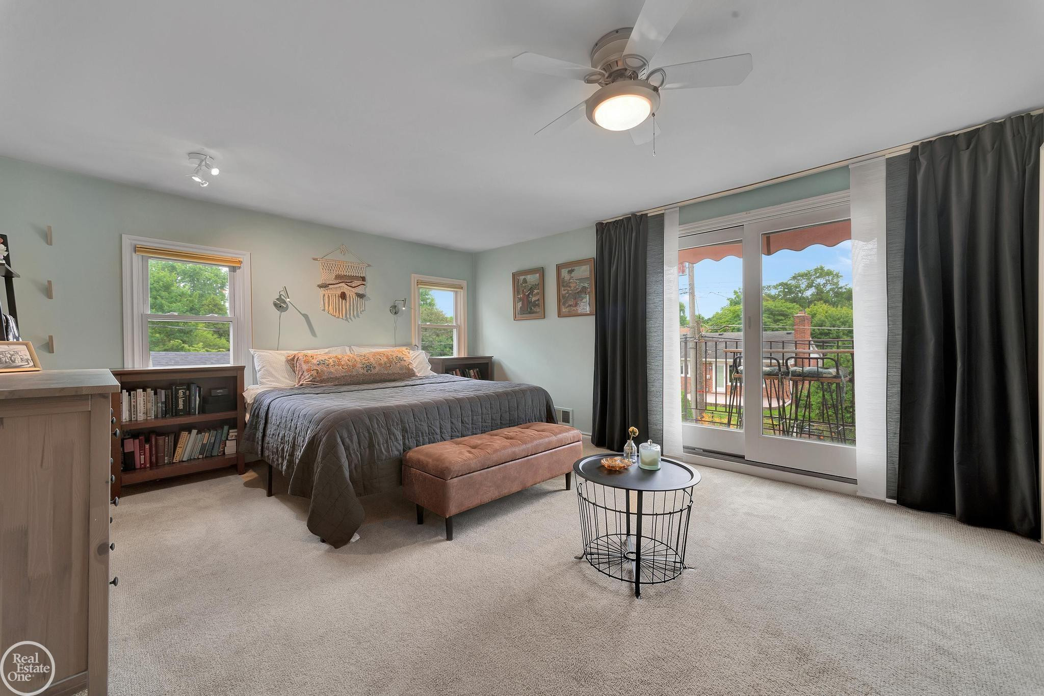 951 HAMPTON Street, Grosse Pointe Woods, MI 48236 — Photo 33