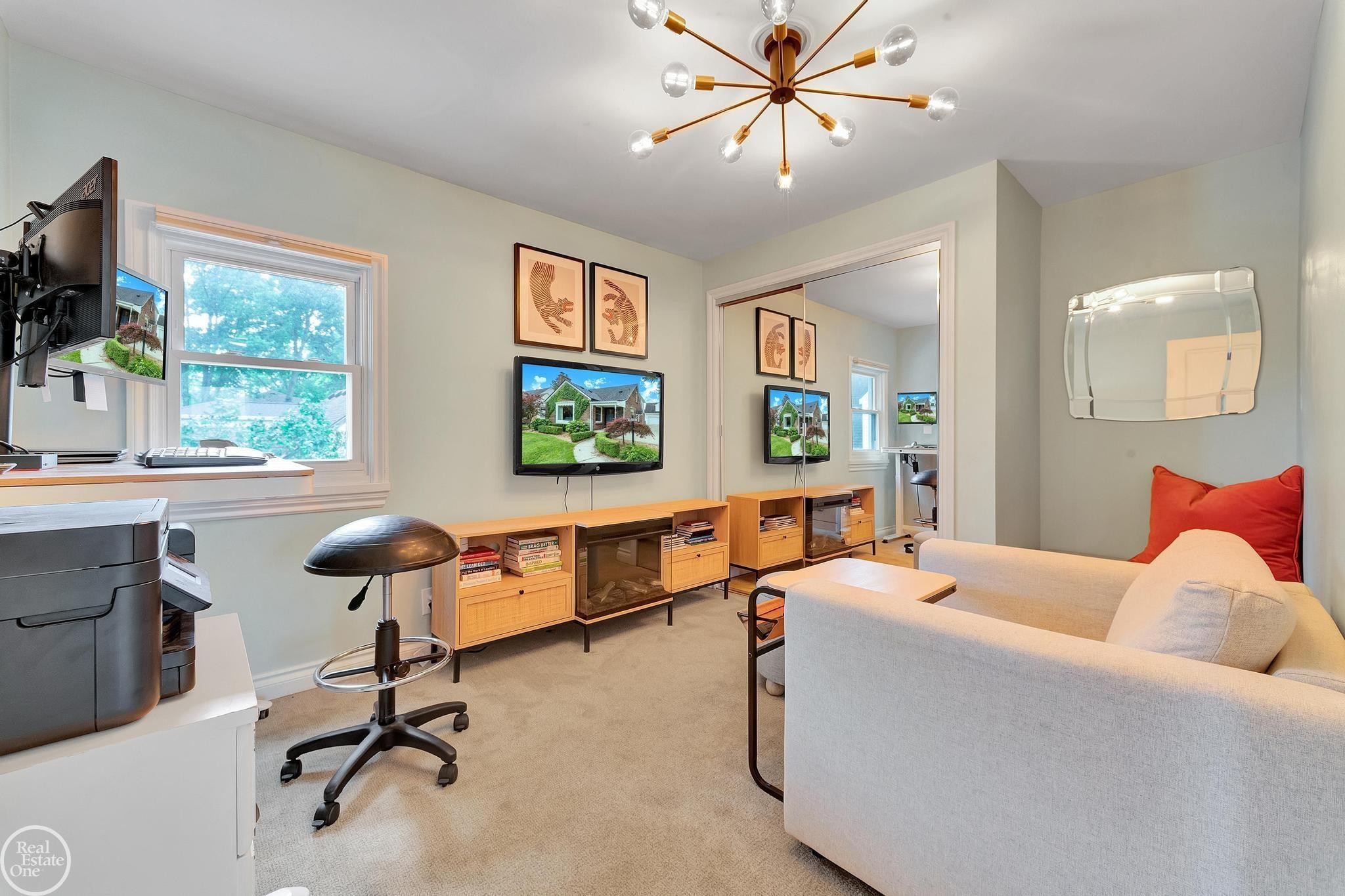 951 HAMPTON Street, Grosse Pointe Woods, MI 48236 — Photo 37