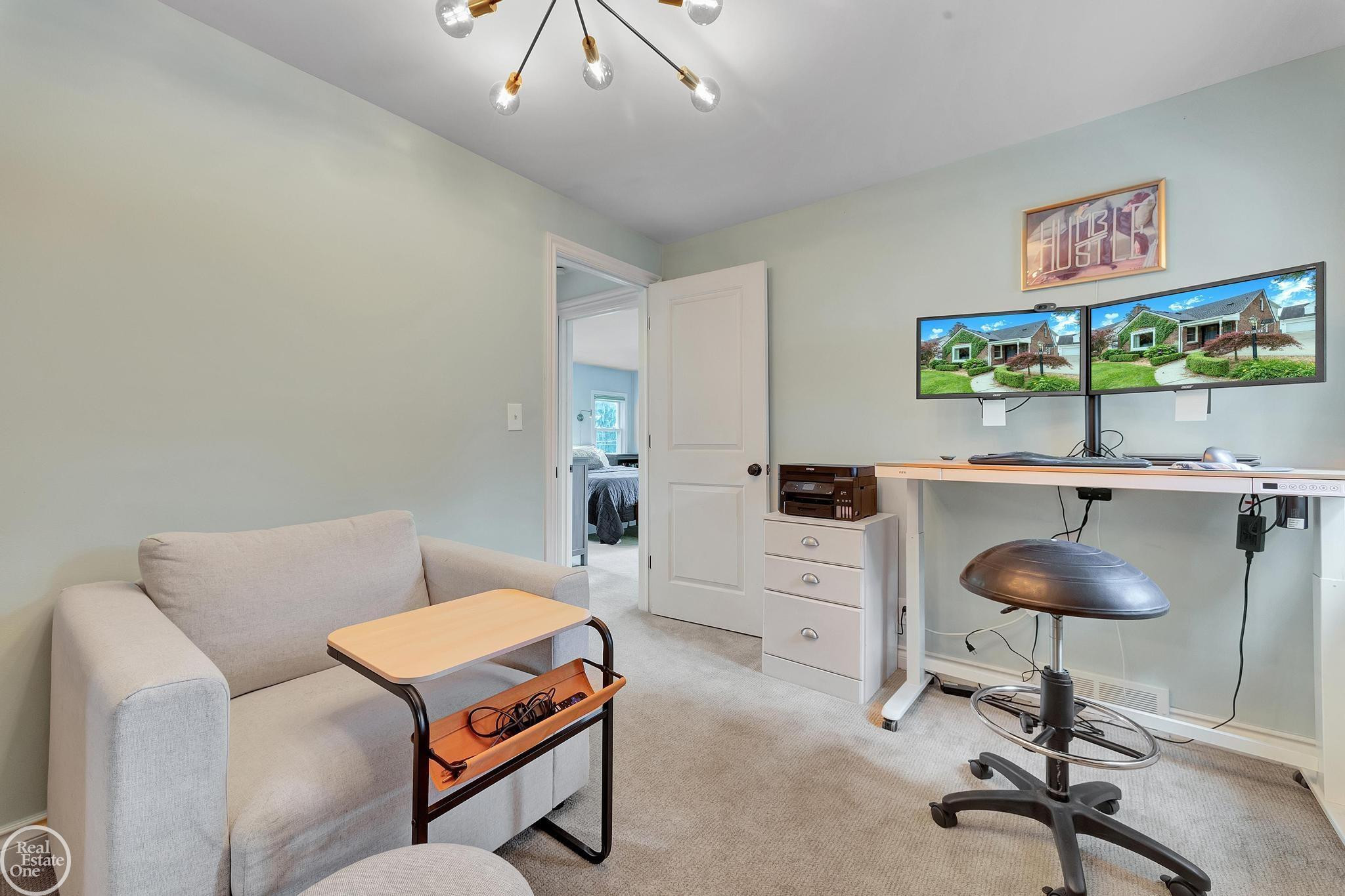 951 HAMPTON Street, Grosse Pointe Woods, MI 48236 — Photo 38