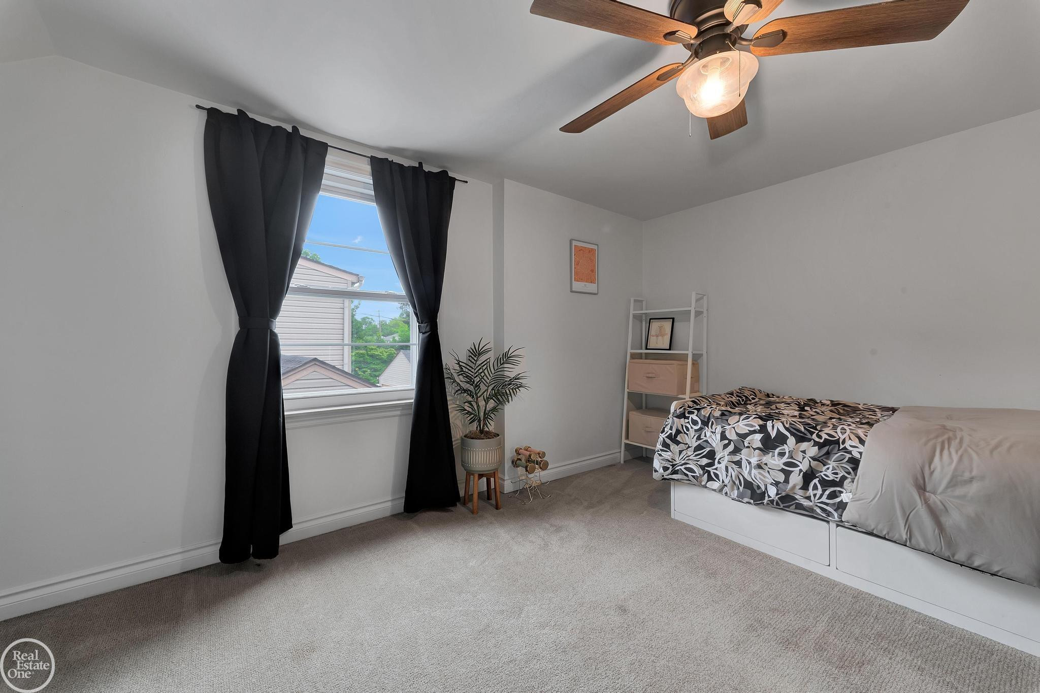 951 HAMPTON Street, Grosse Pointe Woods, MI 48236 — Photo 39