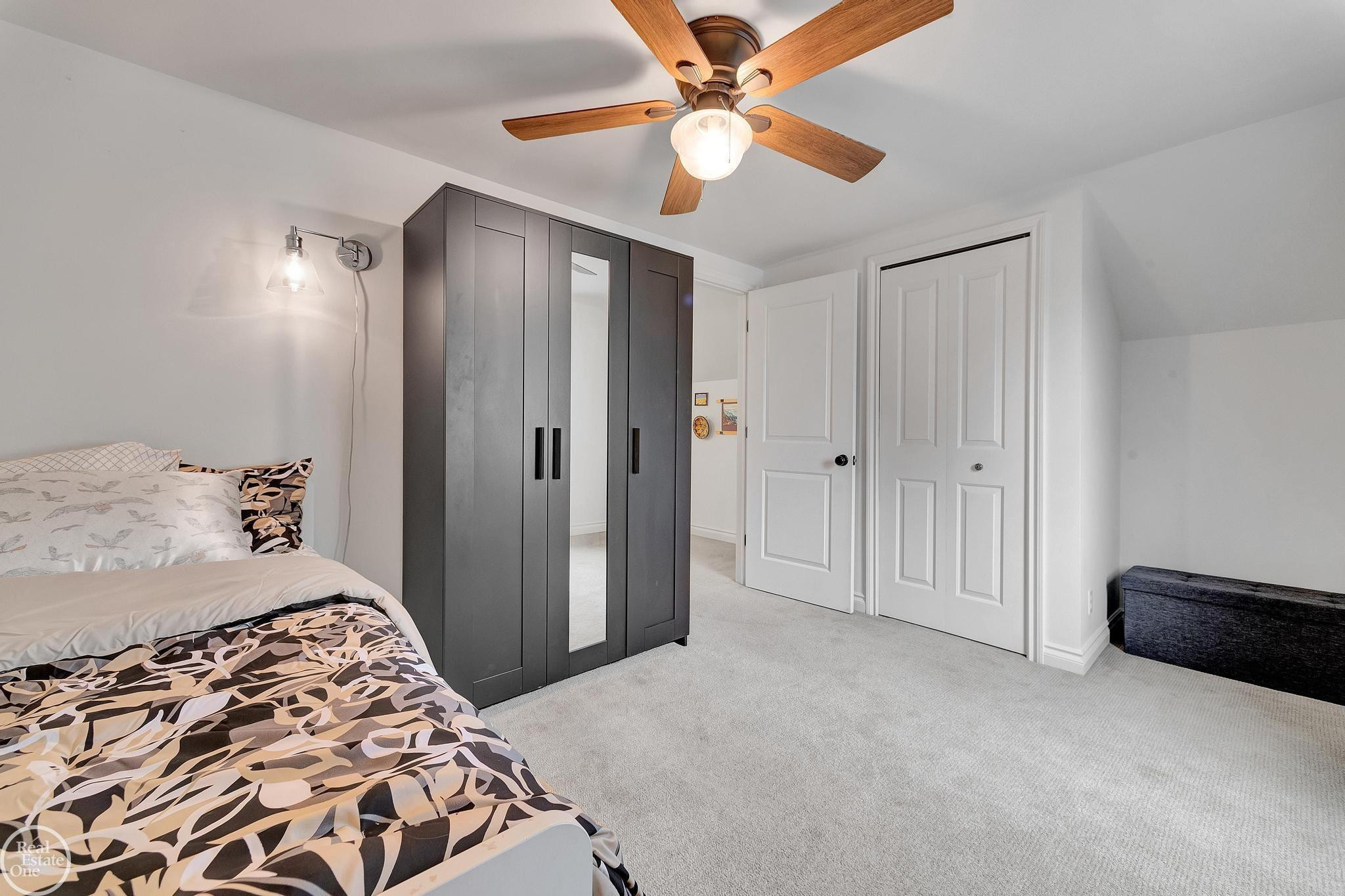 951 HAMPTON Street, Grosse Pointe Woods, MI 48236 — Photo 40