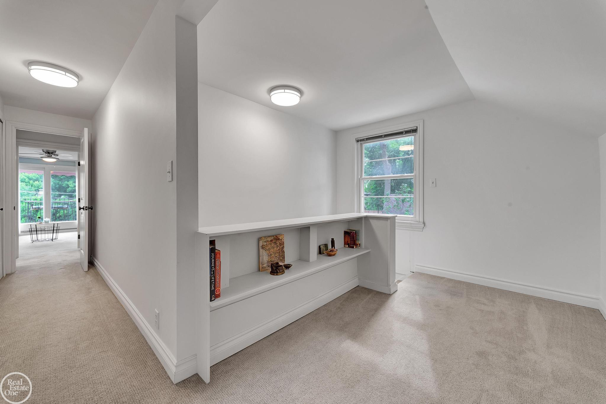 951 HAMPTON Street, Grosse Pointe Woods, MI 48236 — Photo 43