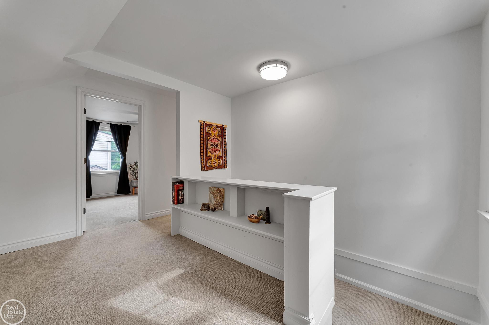 951 HAMPTON Street, Grosse Pointe Woods, MI 48236 — Photo 44