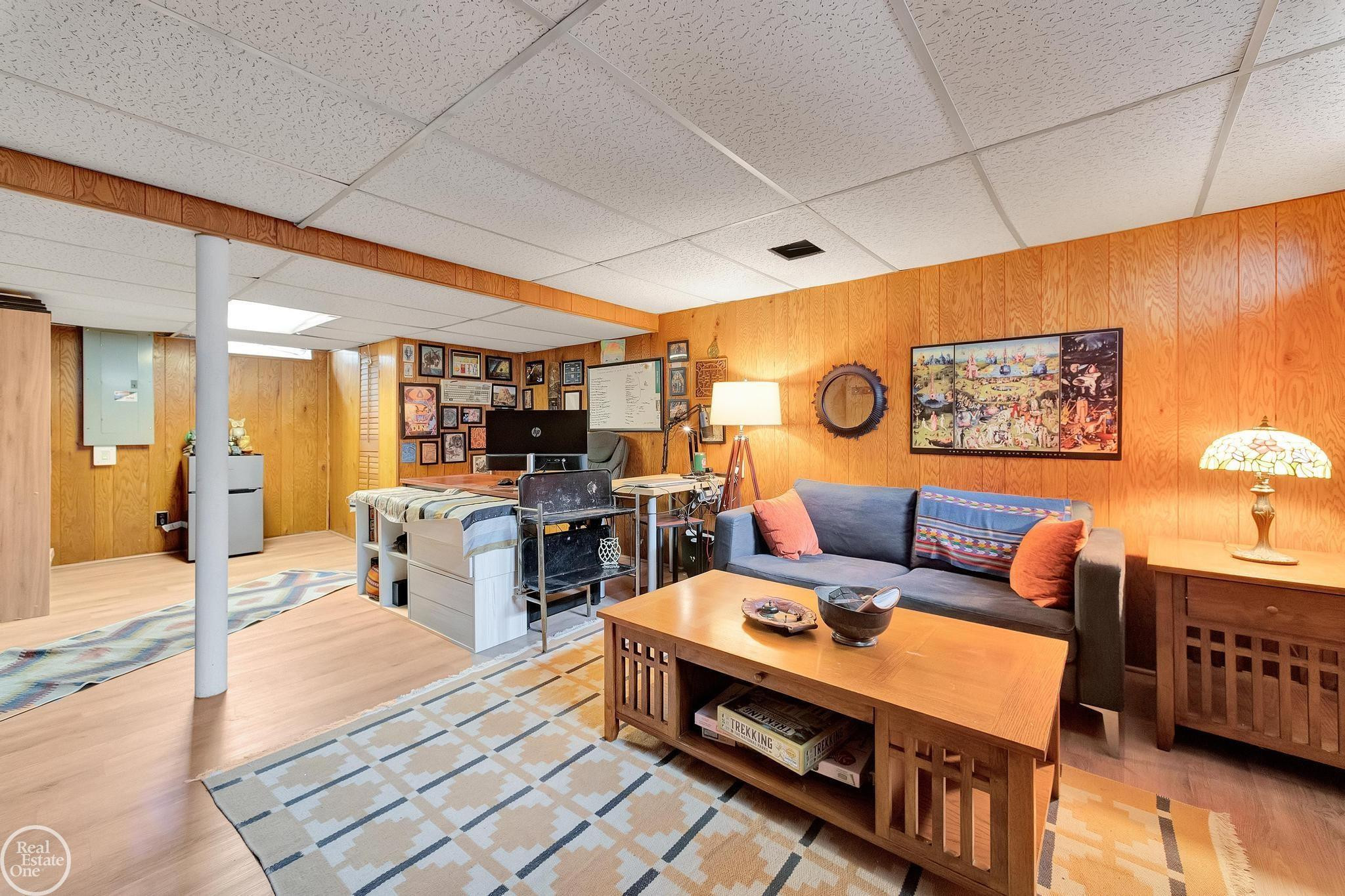 951 HAMPTON Street, Grosse Pointe Woods, MI 48236 — Photo 45