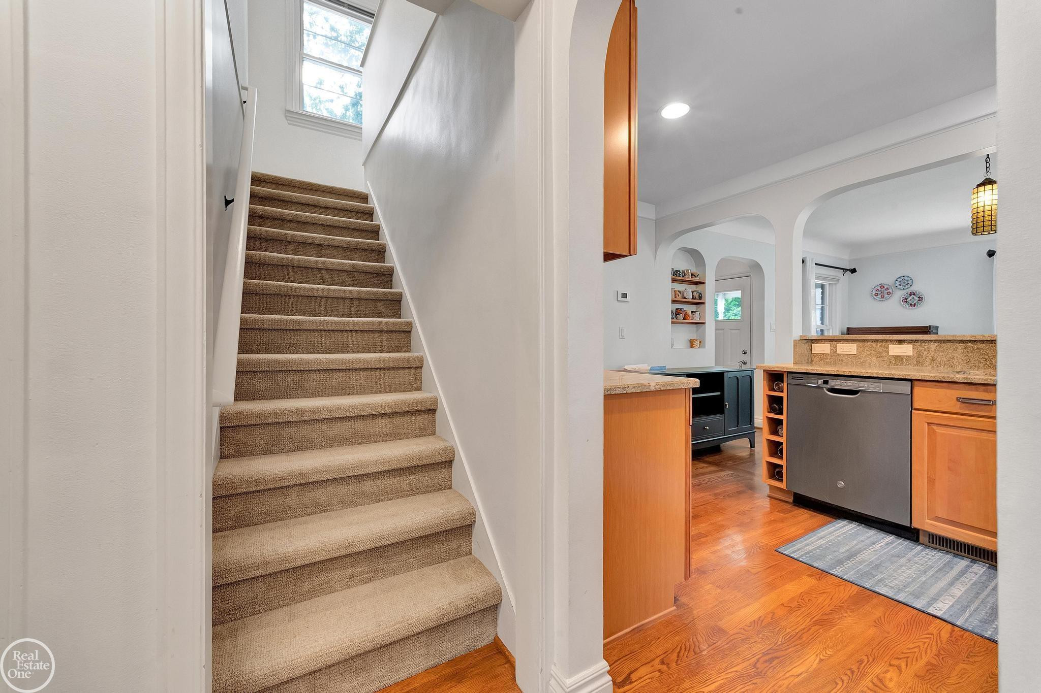 951 HAMPTON Street, Grosse Pointe Woods, MI 48236 — Photo 47