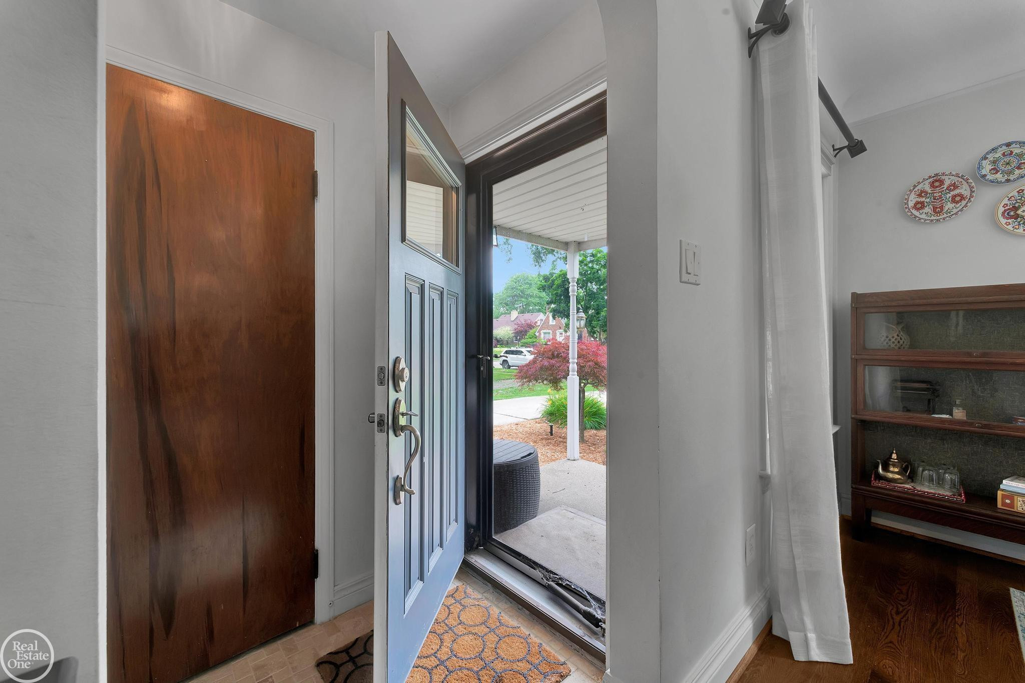 951 HAMPTON Street, Grosse Pointe Woods, MI 48236 — Photo 51