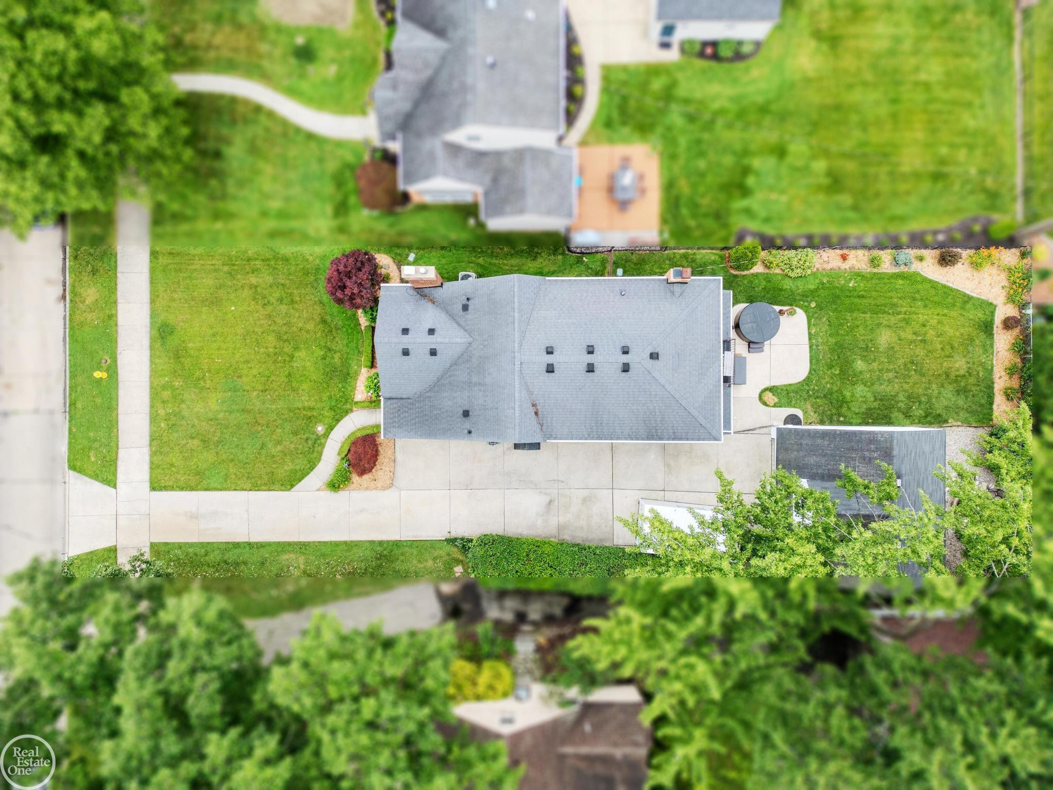 951 HAMPTON Street, Grosse Pointe Woods, MI 48236 — Photo 56