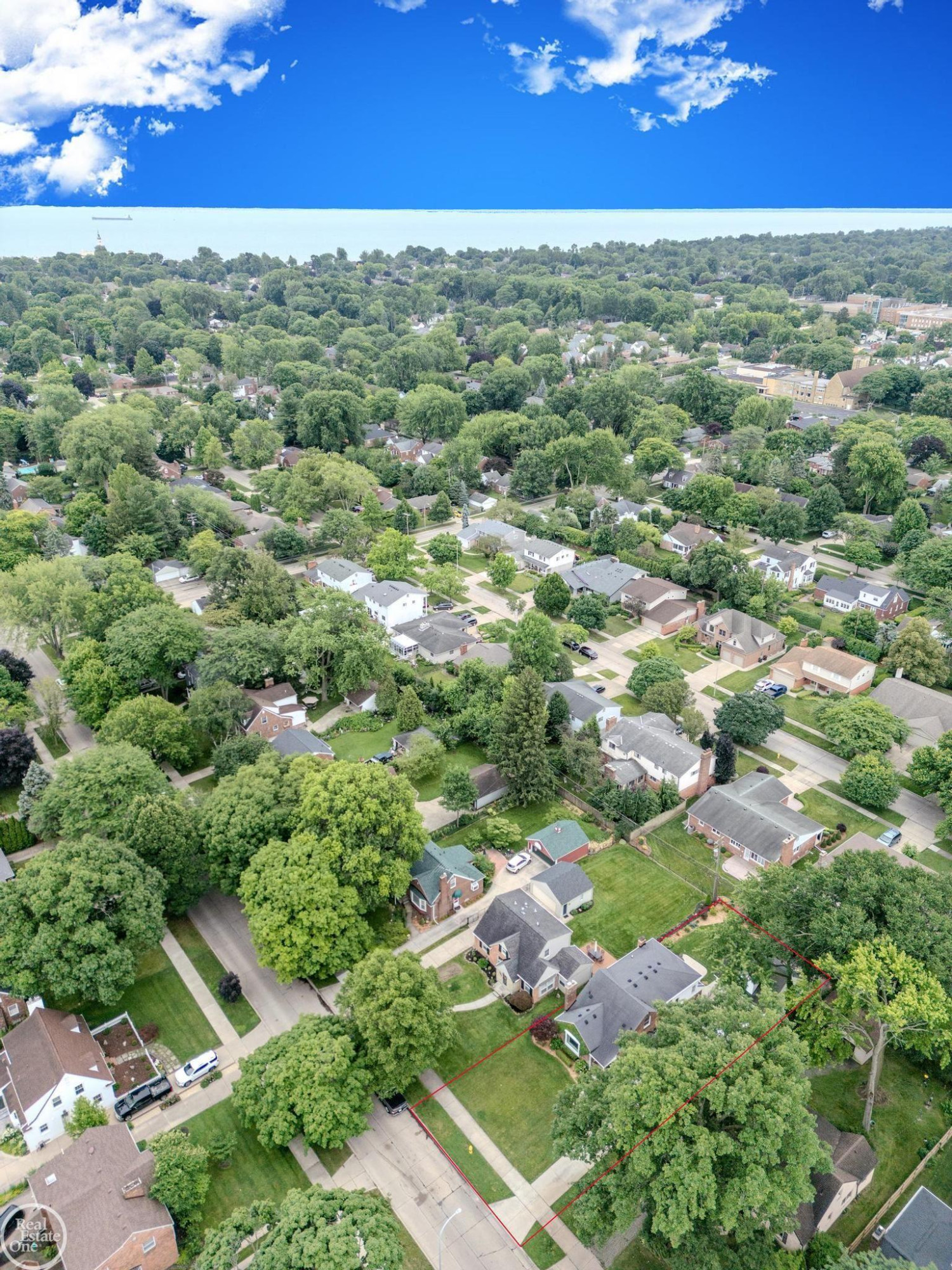 951 HAMPTON Street, Grosse Pointe Woods, MI 48236 — Photo 57