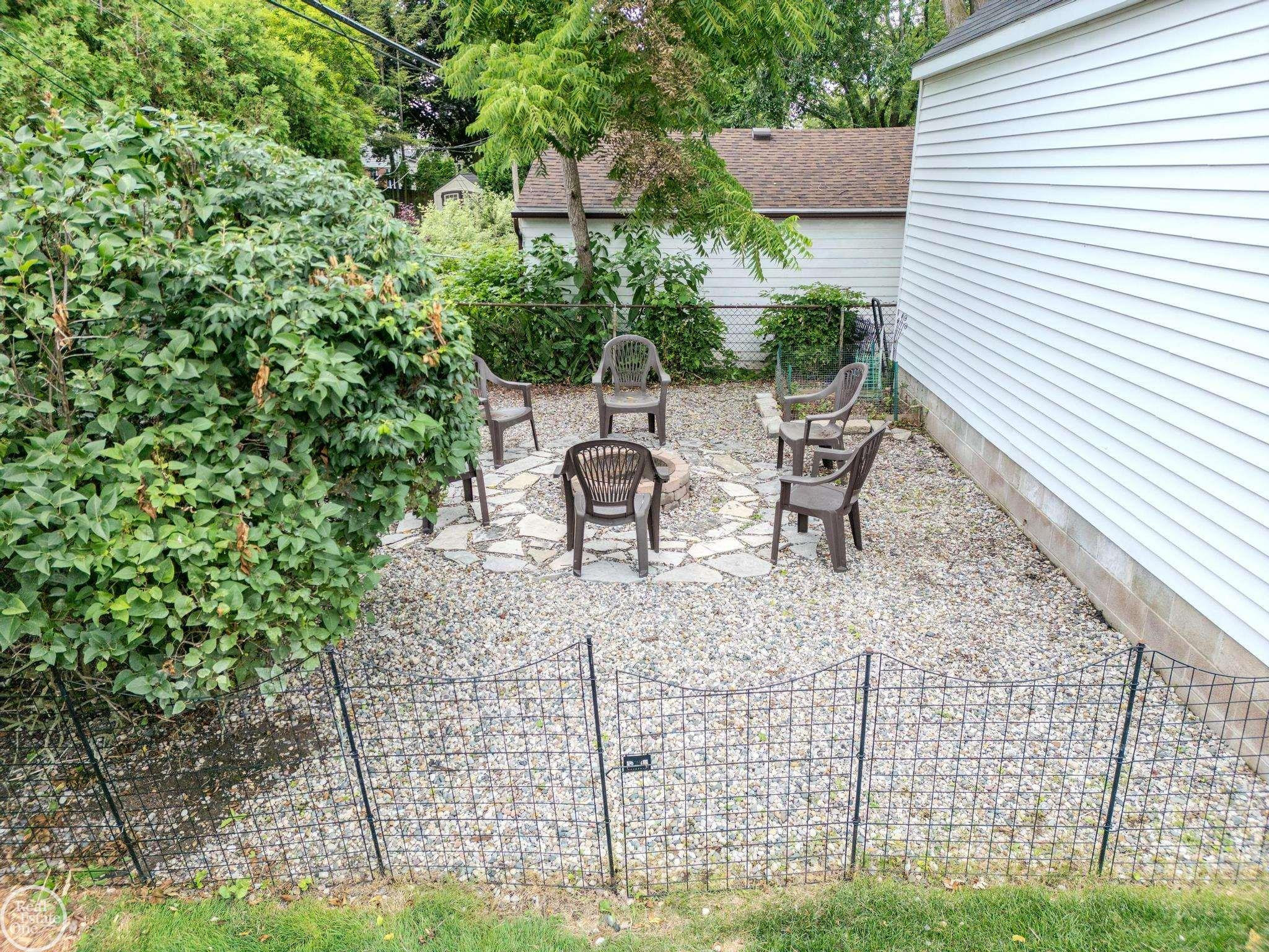 951 HAMPTON Street, Grosse Pointe Woods, MI 48236 — Photo 59