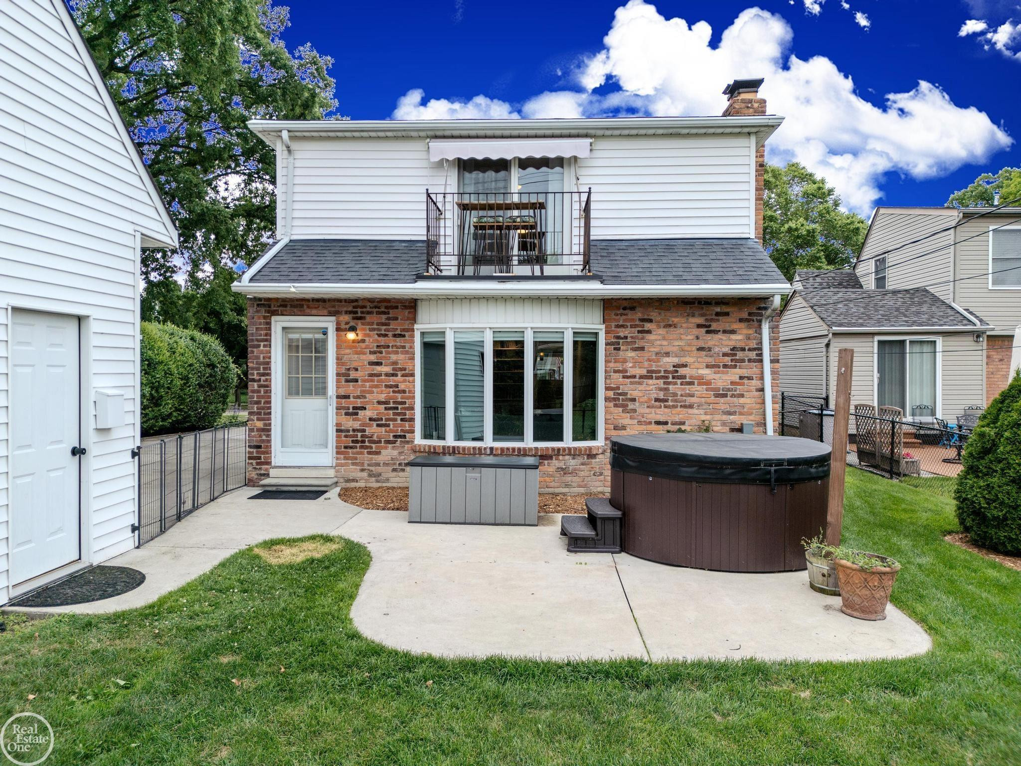 951 HAMPTON Street, Grosse Pointe Woods, MI 48236 — Photo 60